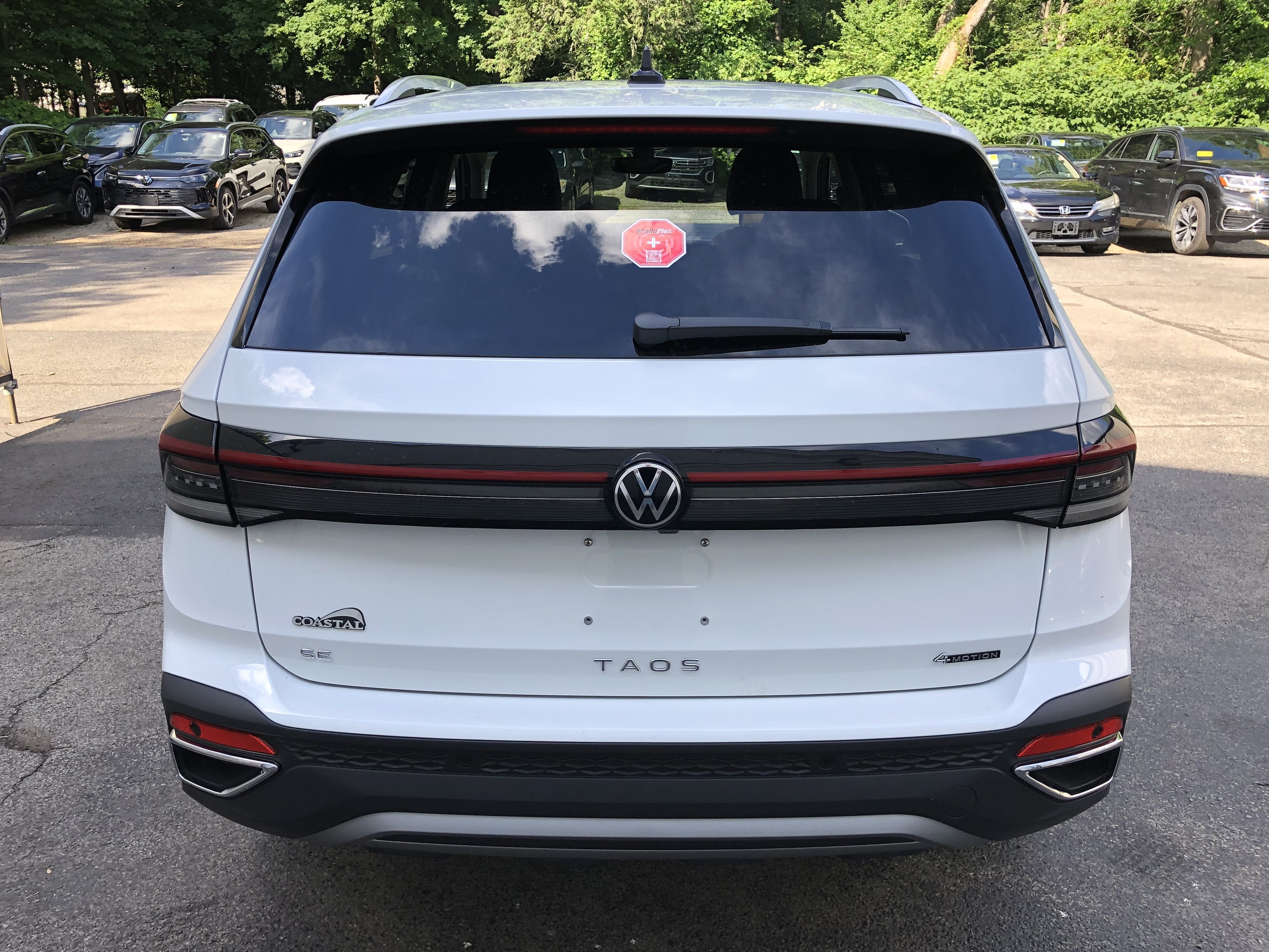 2026 Volkswagen Taos SE w/panoramic sunroof