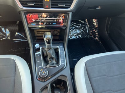 2025 Volkswagen Taos SE w/panoramic sunroof