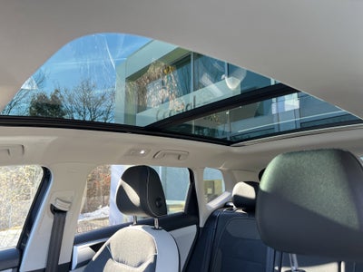2025 Volkswagen Taos SE w/panoramic sunroof