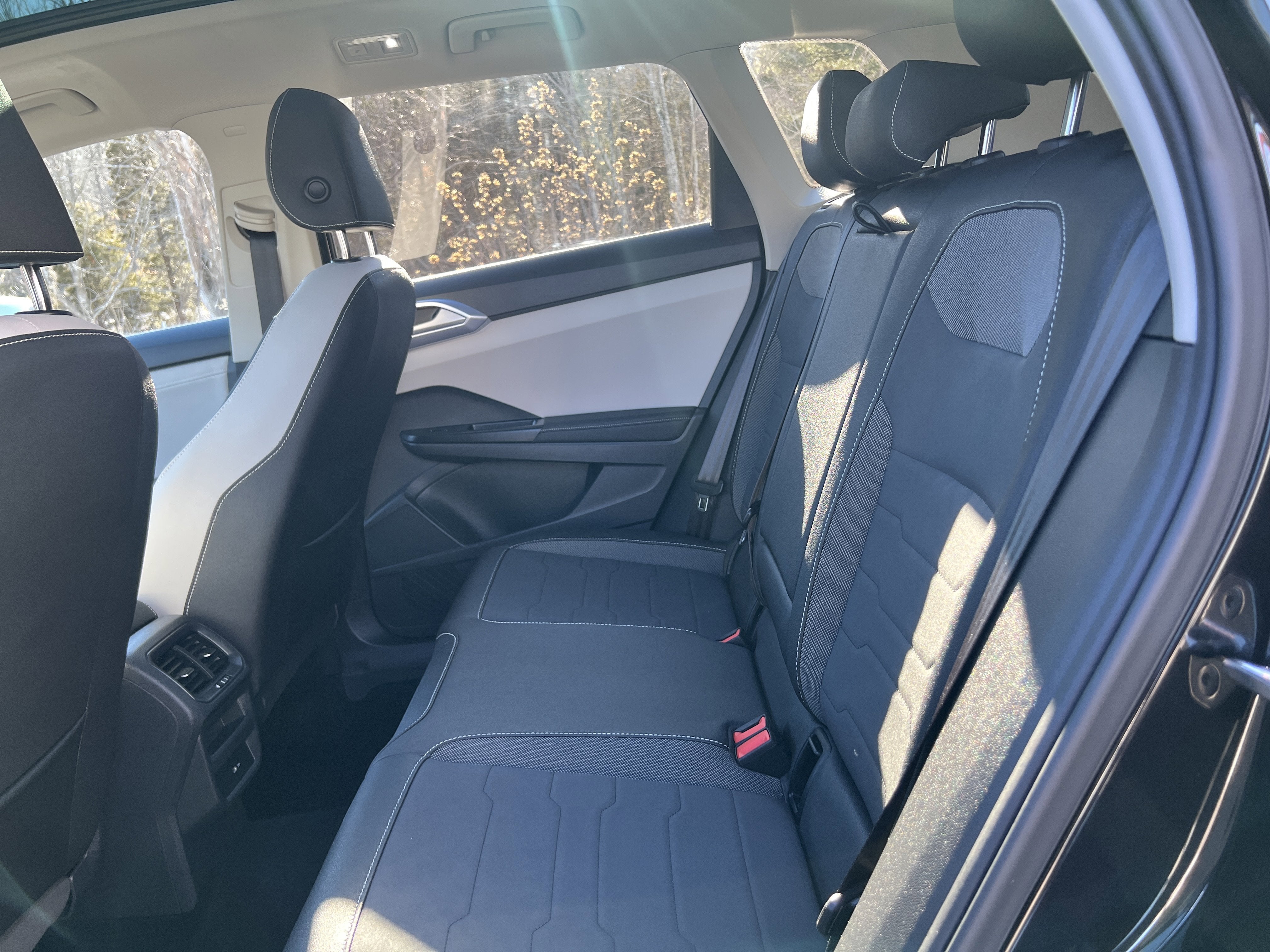 2025 Volkswagen Taos SE w/panoramic sunroof