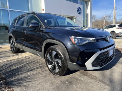 2025 Volkswagen Taos SE w/panoramic sunroof