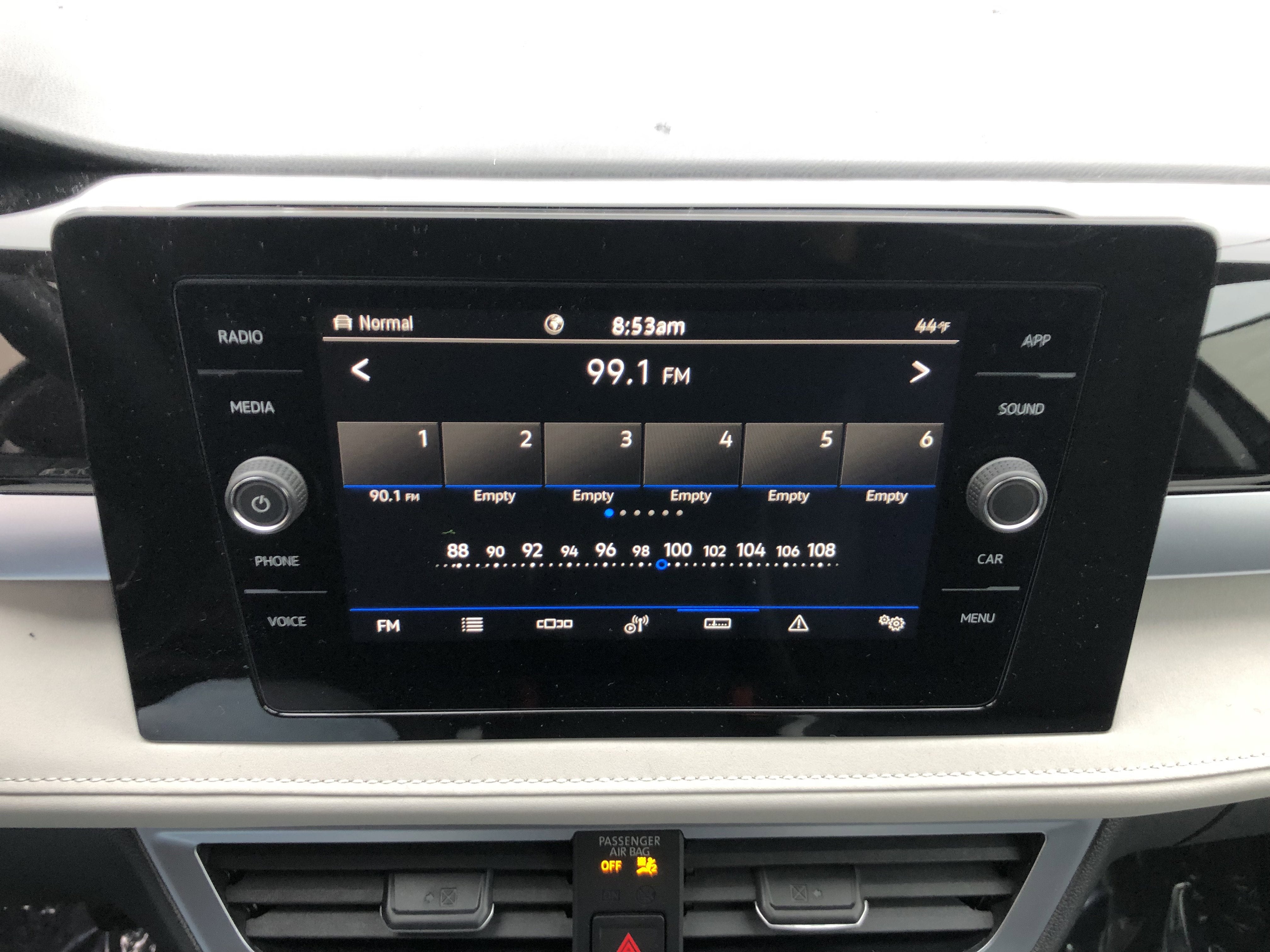 2026 Volkswagen Taos SE w/panoramic sunroof