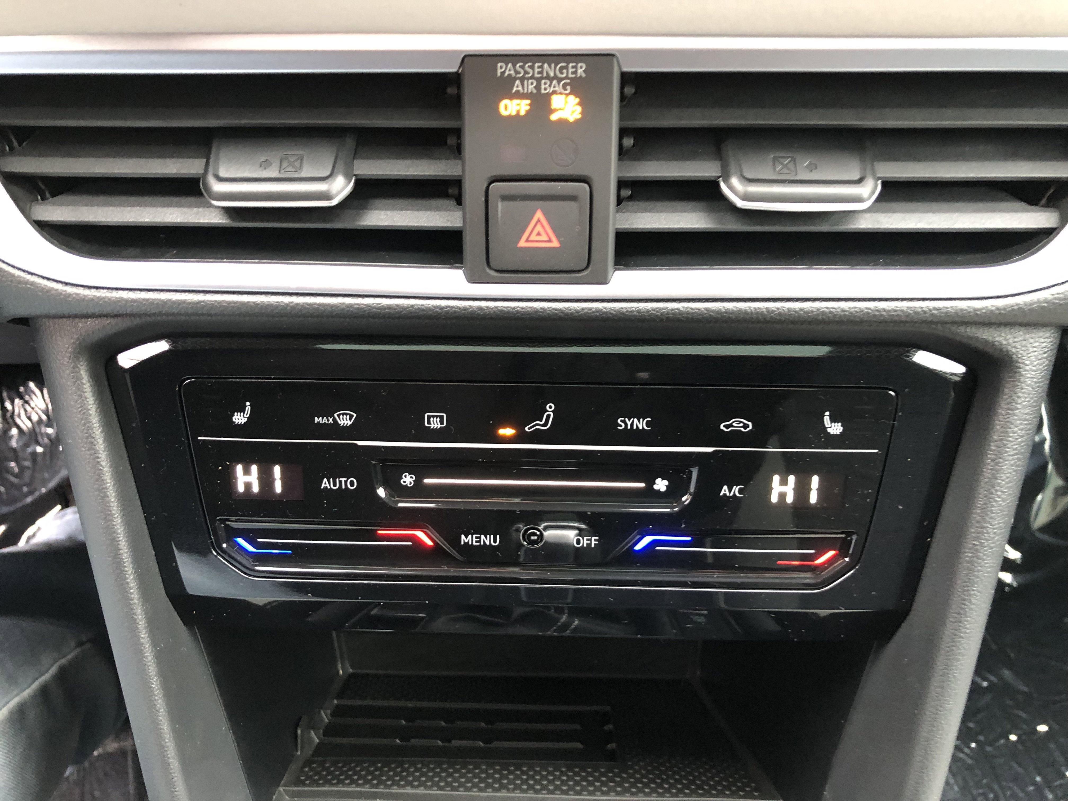 2026 Volkswagen Taos SE w/panoramic sunroof