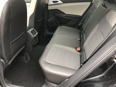 2026 Volkswagen Taos SE w/panoramic sunroof