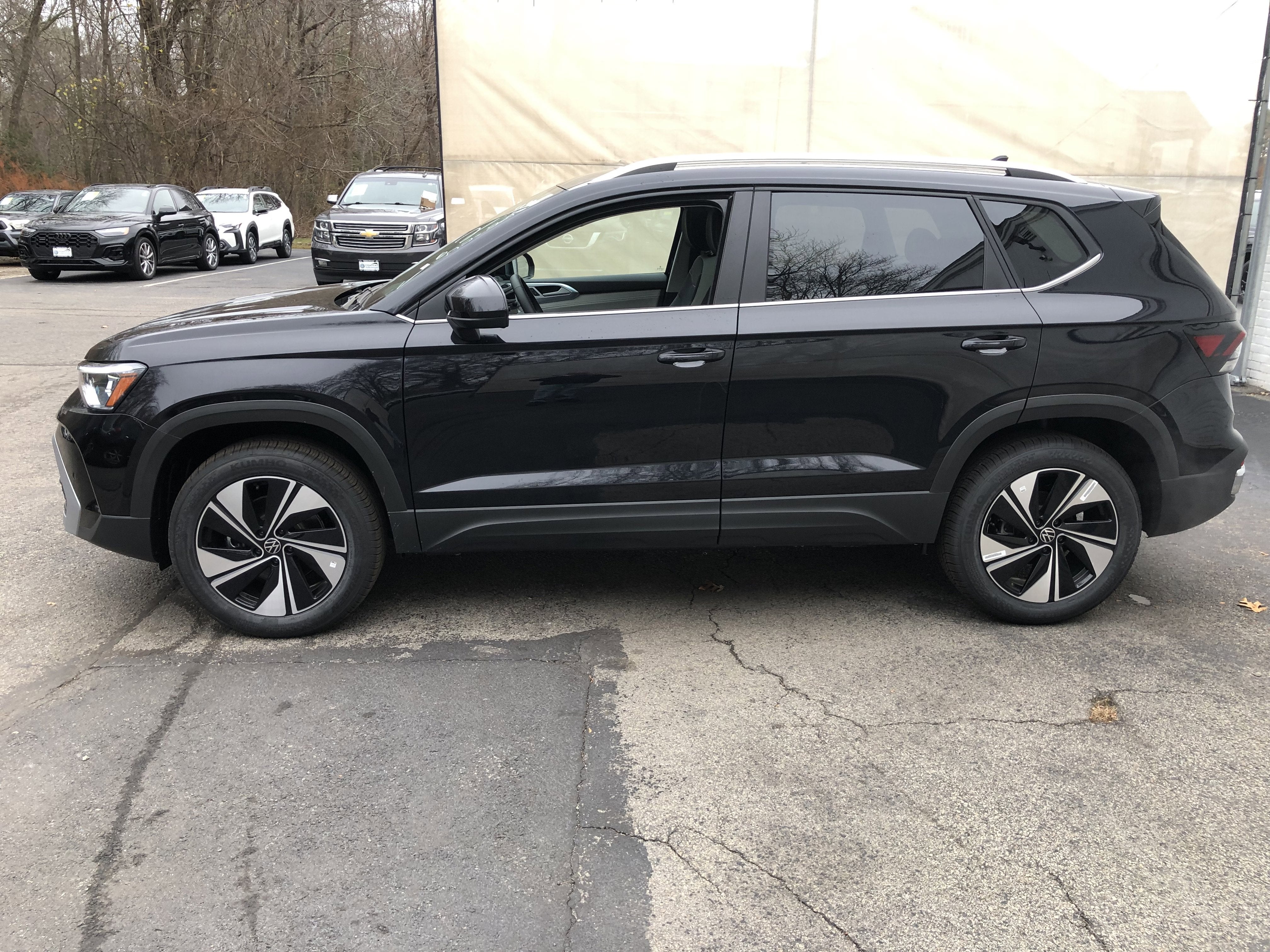 2026 Volkswagen Taos SE w/panoramic sunroof
