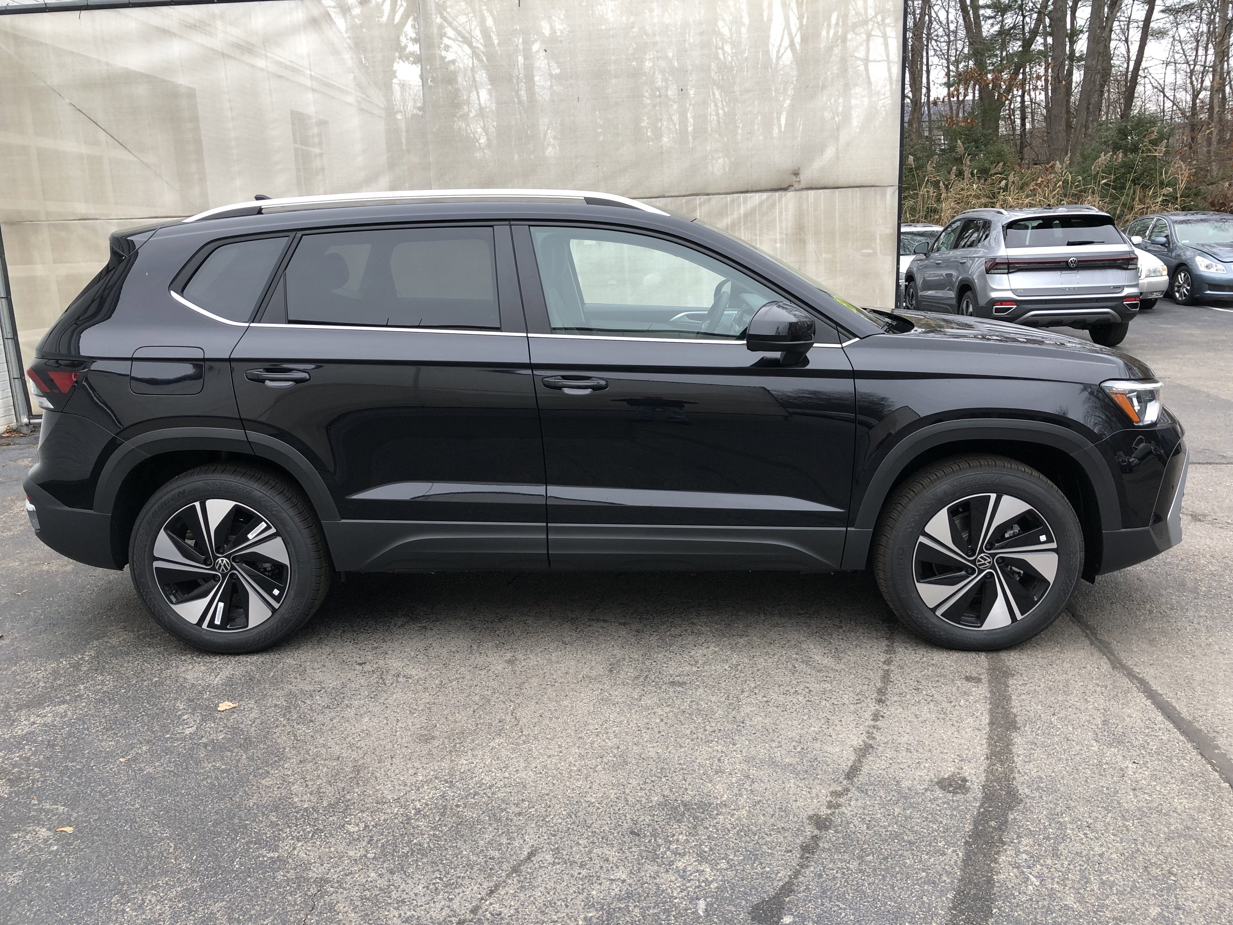 2026 Volkswagen Taos SE w/panoramic sunroof