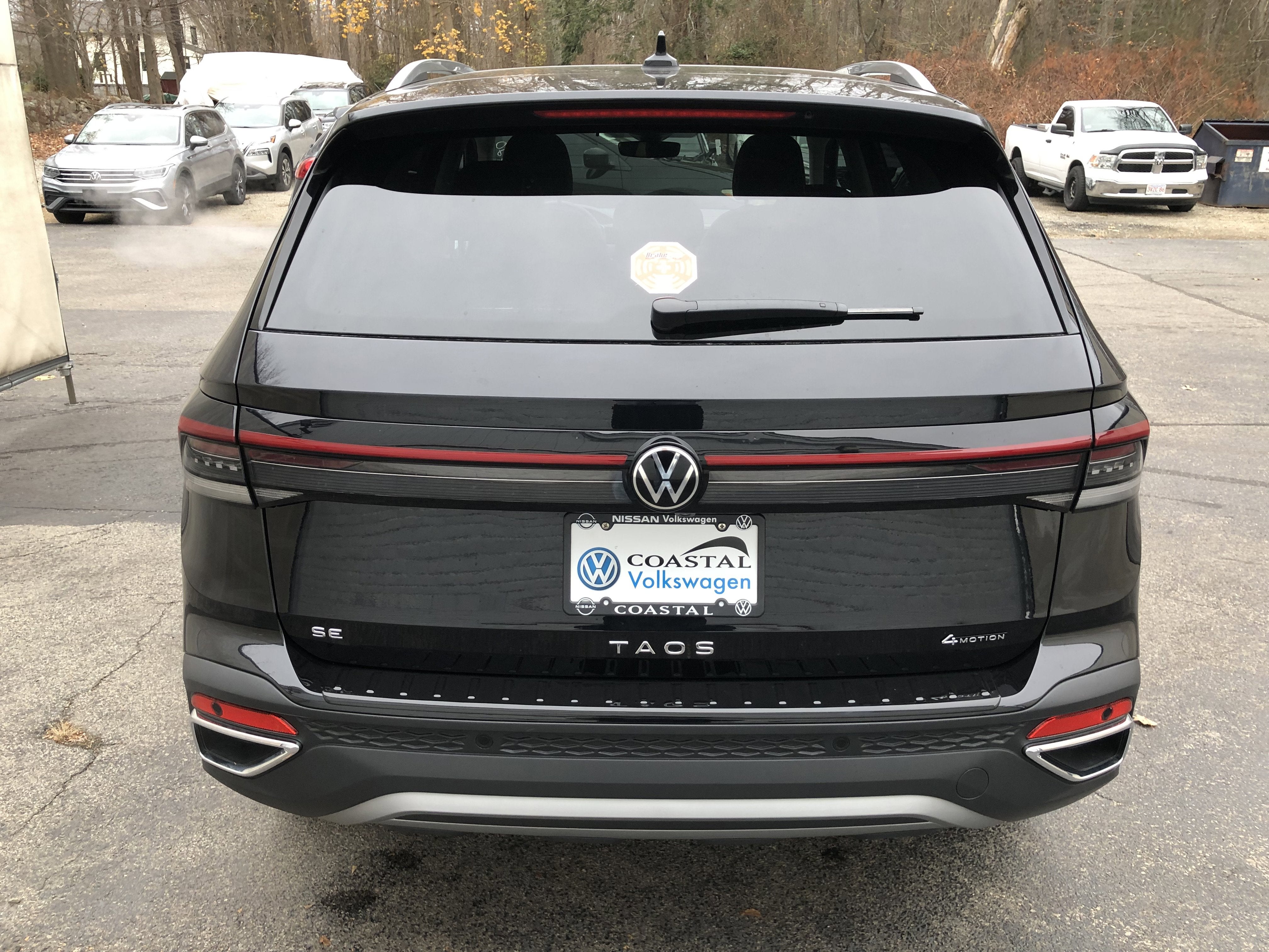 2026 Volkswagen Taos SE w/panoramic sunroof
