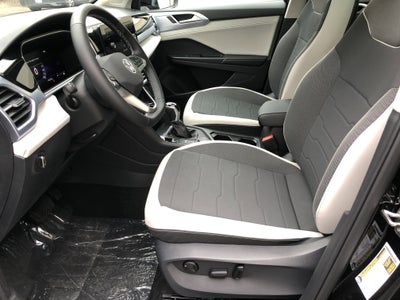 2026 Volkswagen Taos SE w/panoramic sunroof