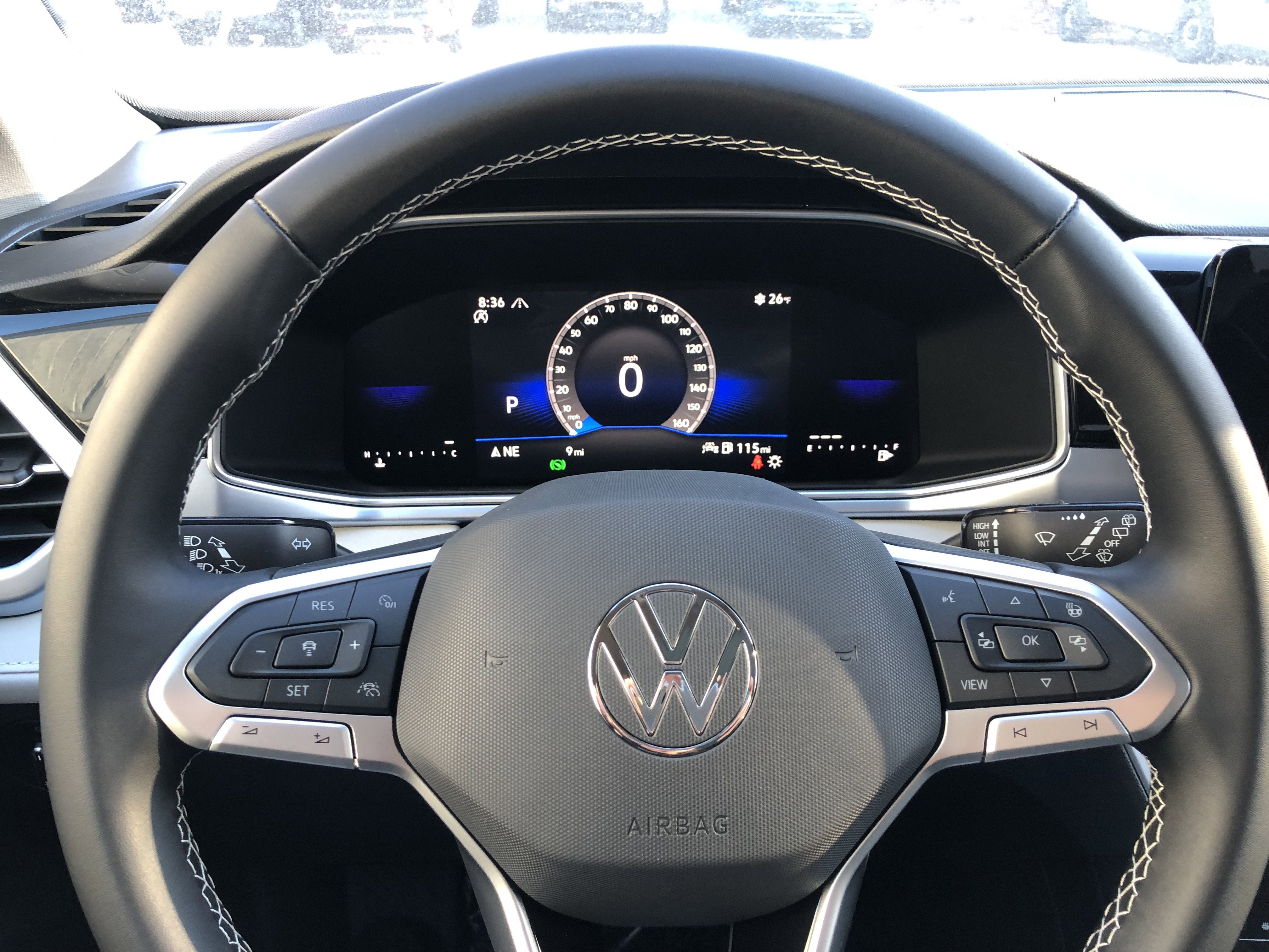 2026 Volkswagen Taos SE w/panoramic sunroof