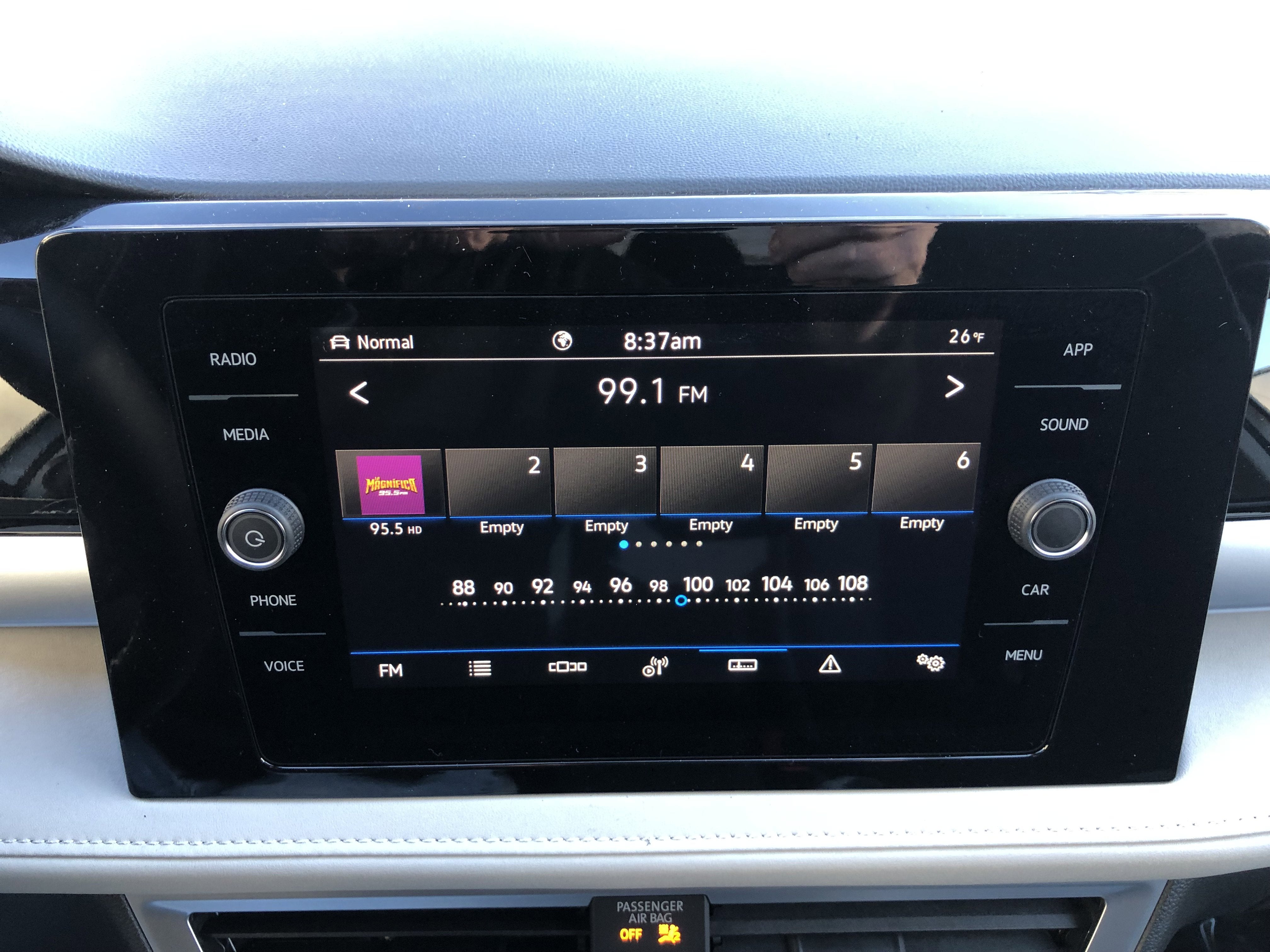 2026 Volkswagen Taos SE w/panoramic sunroof