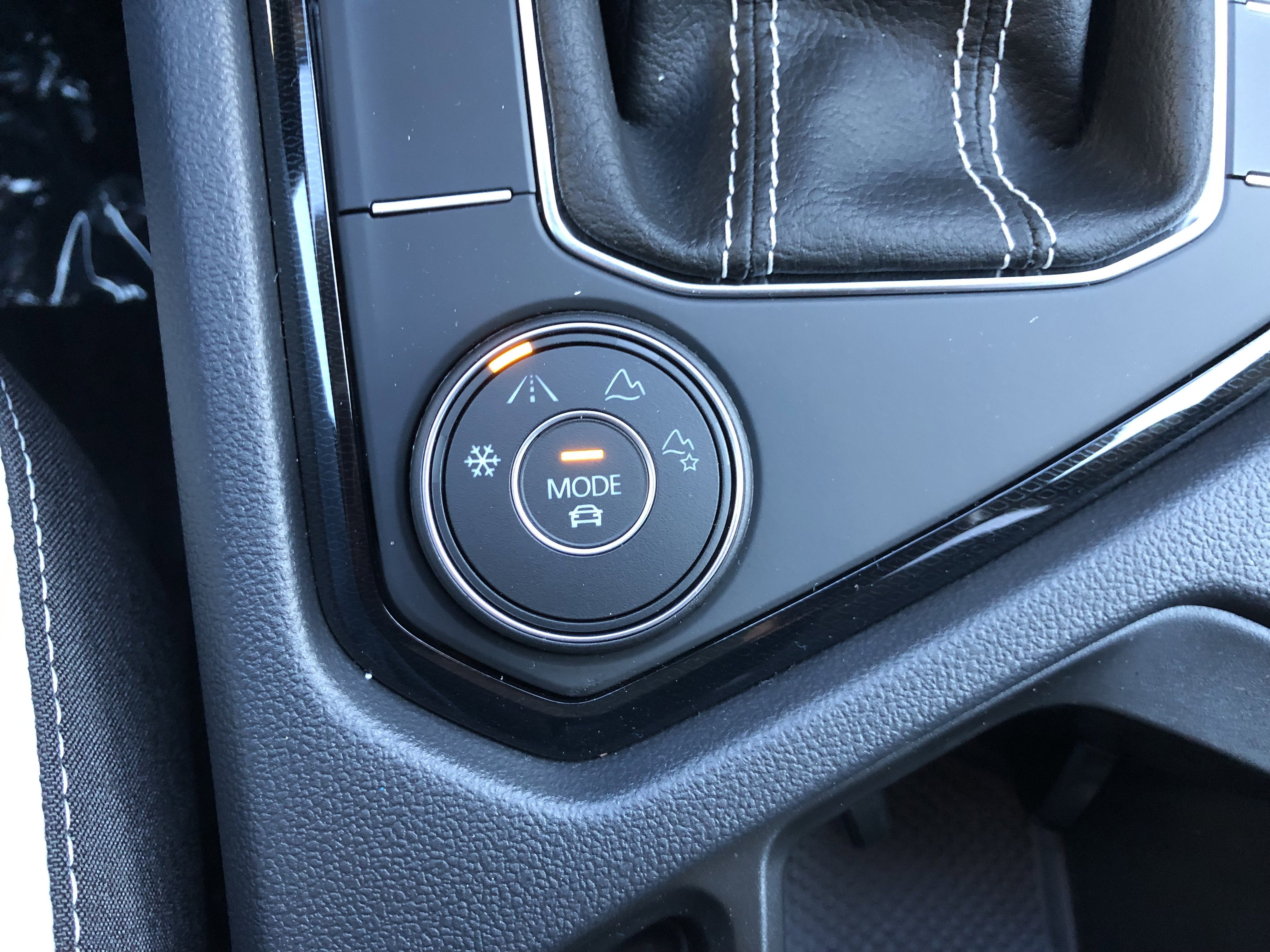 2026 Volkswagen Taos SE w/panoramic sunroof