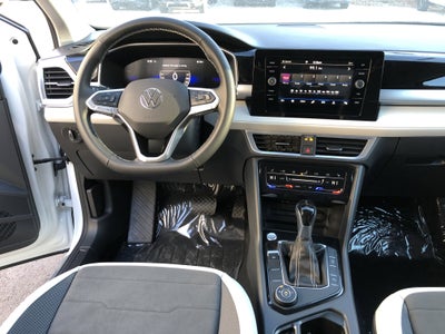 2026 Volkswagen Taos SE w/panoramic sunroof