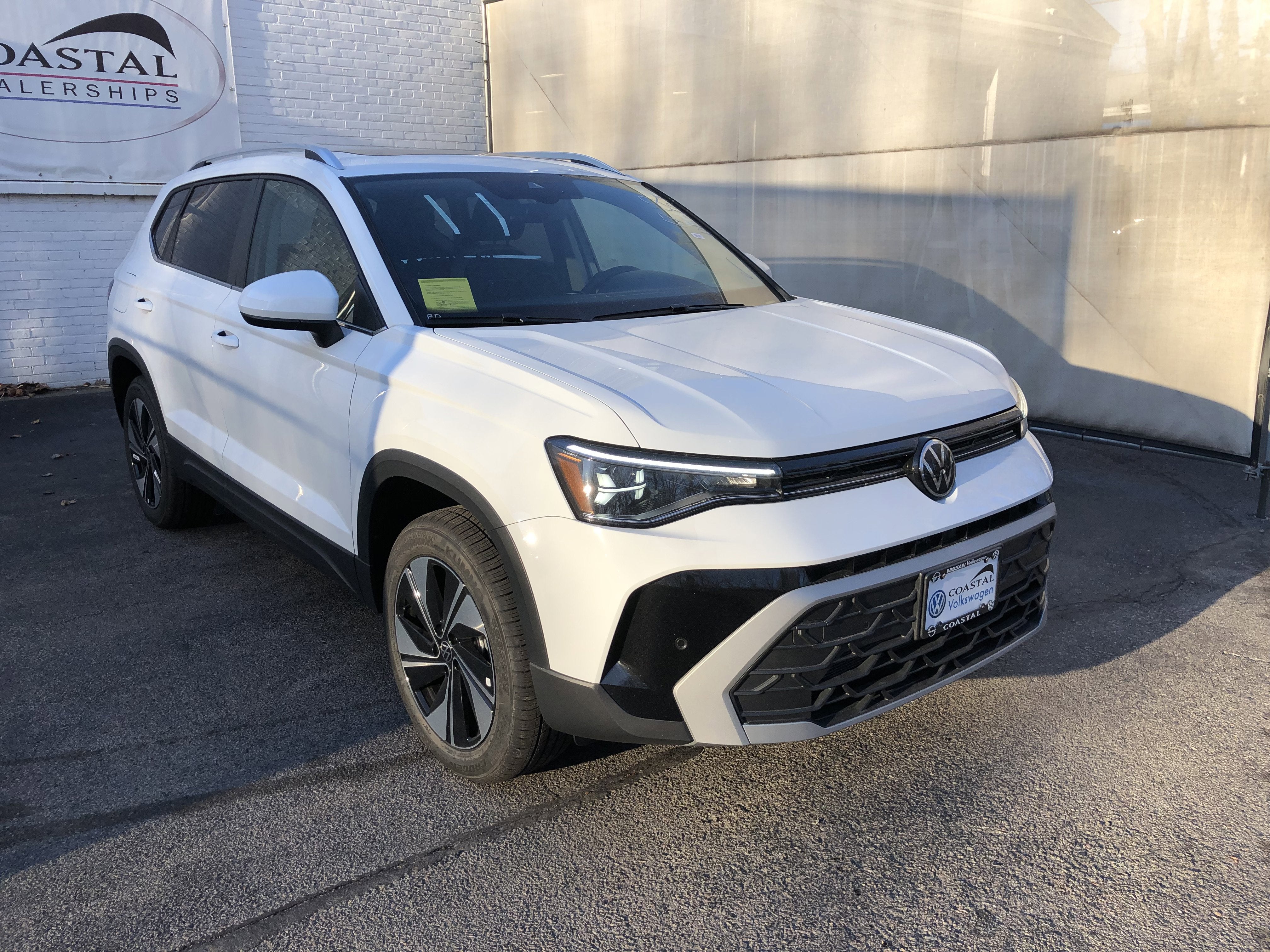 2026 Volkswagen Taos SE w/panoramic sunroof