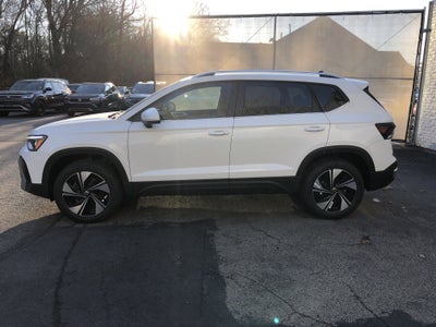 2026 Volkswagen Taos SE w/panoramic sunroof
