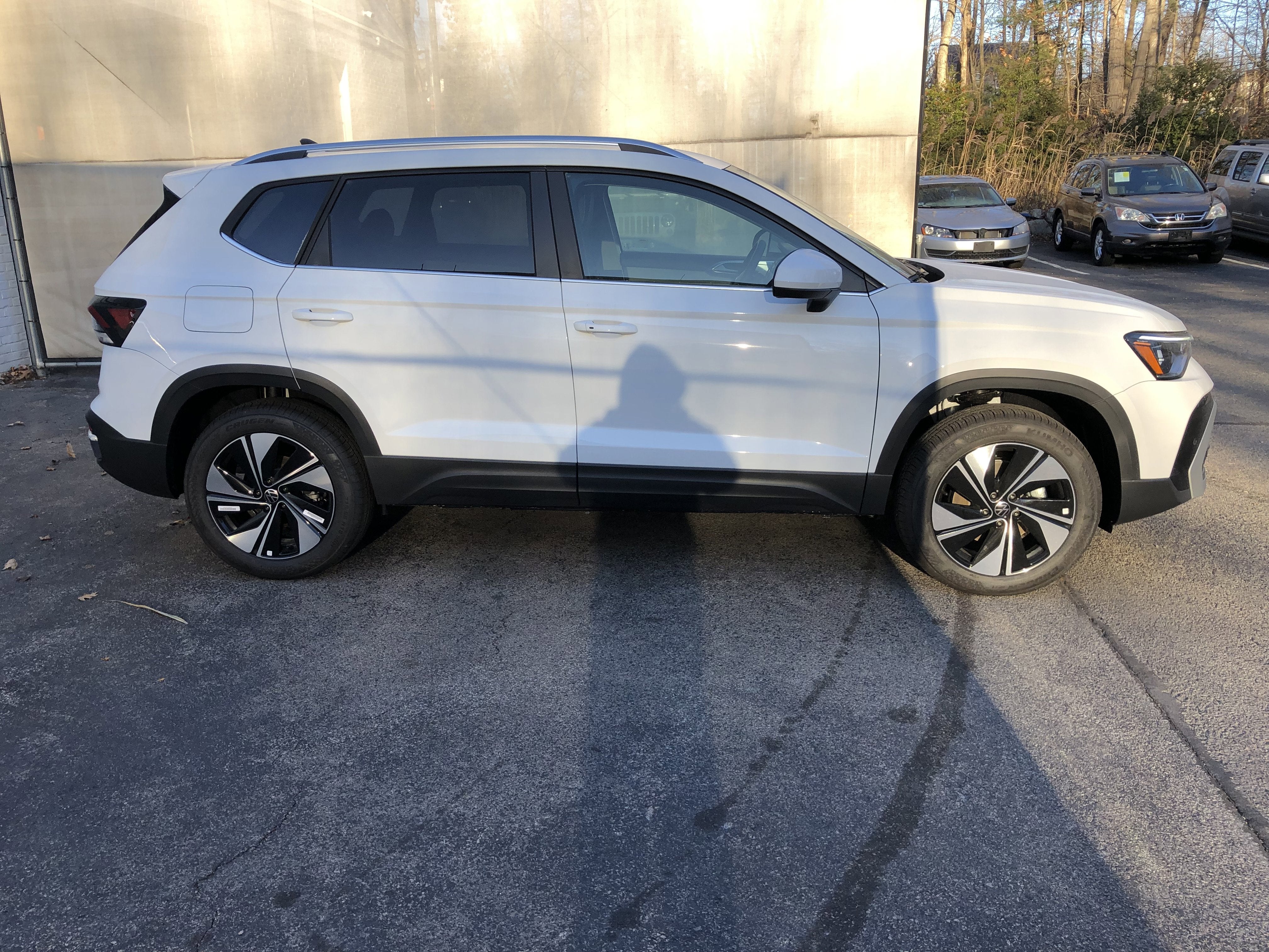 2026 Volkswagen Taos SE w/panoramic sunroof