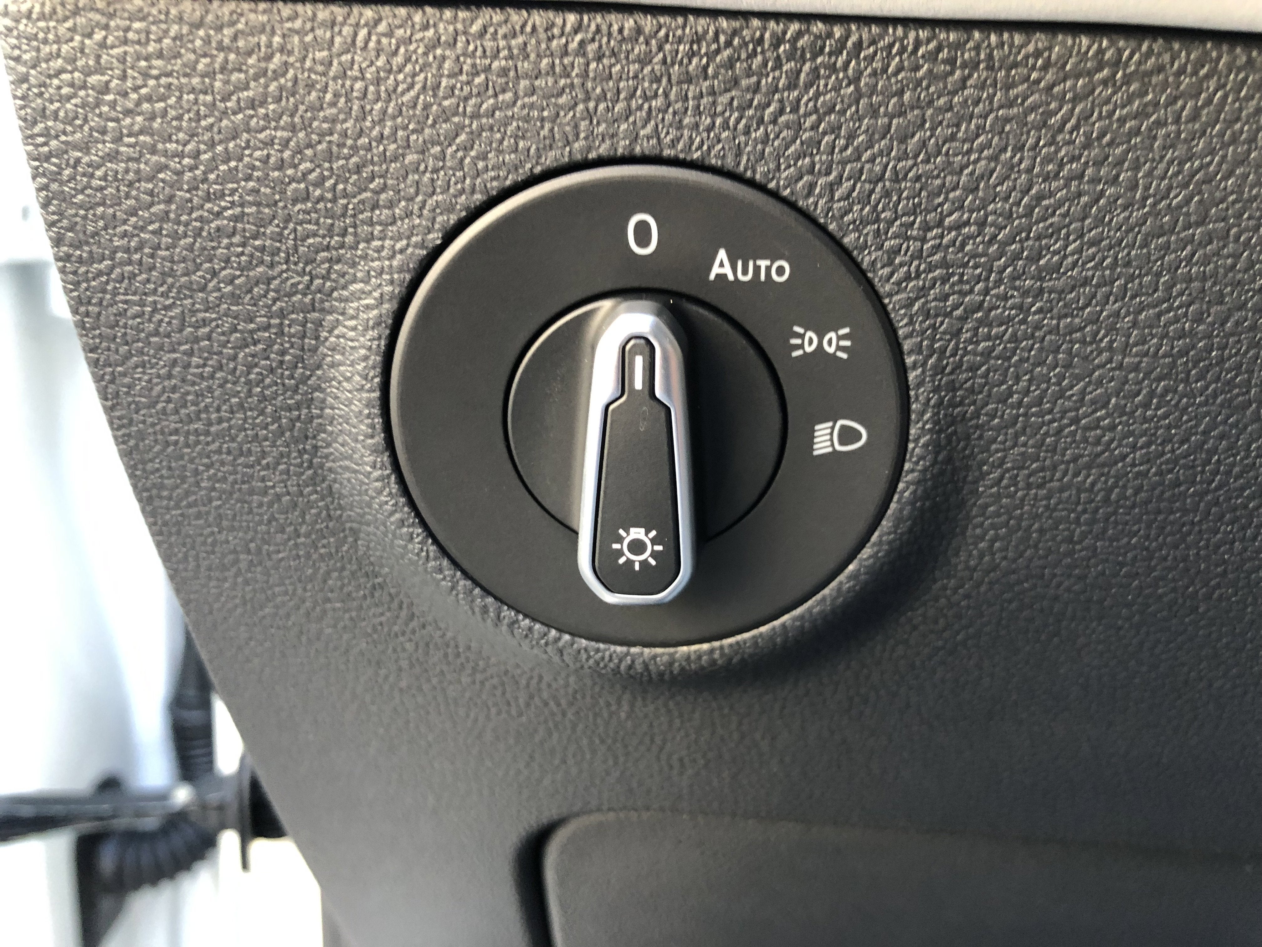 2026 Volkswagen Taos SE w/panoramic sunroof