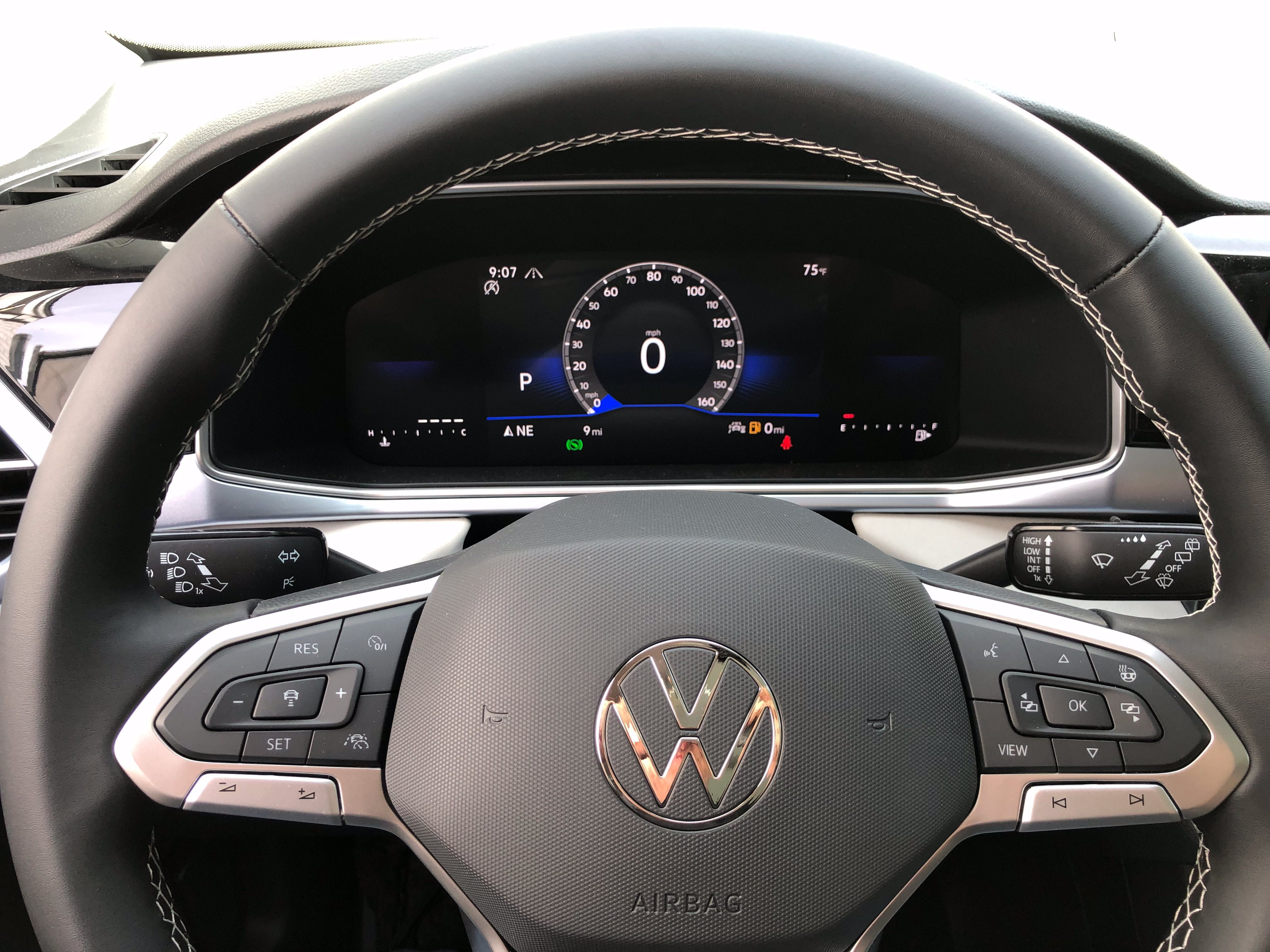 2026 Volkswagen Taos SE w/panoramic sunroof