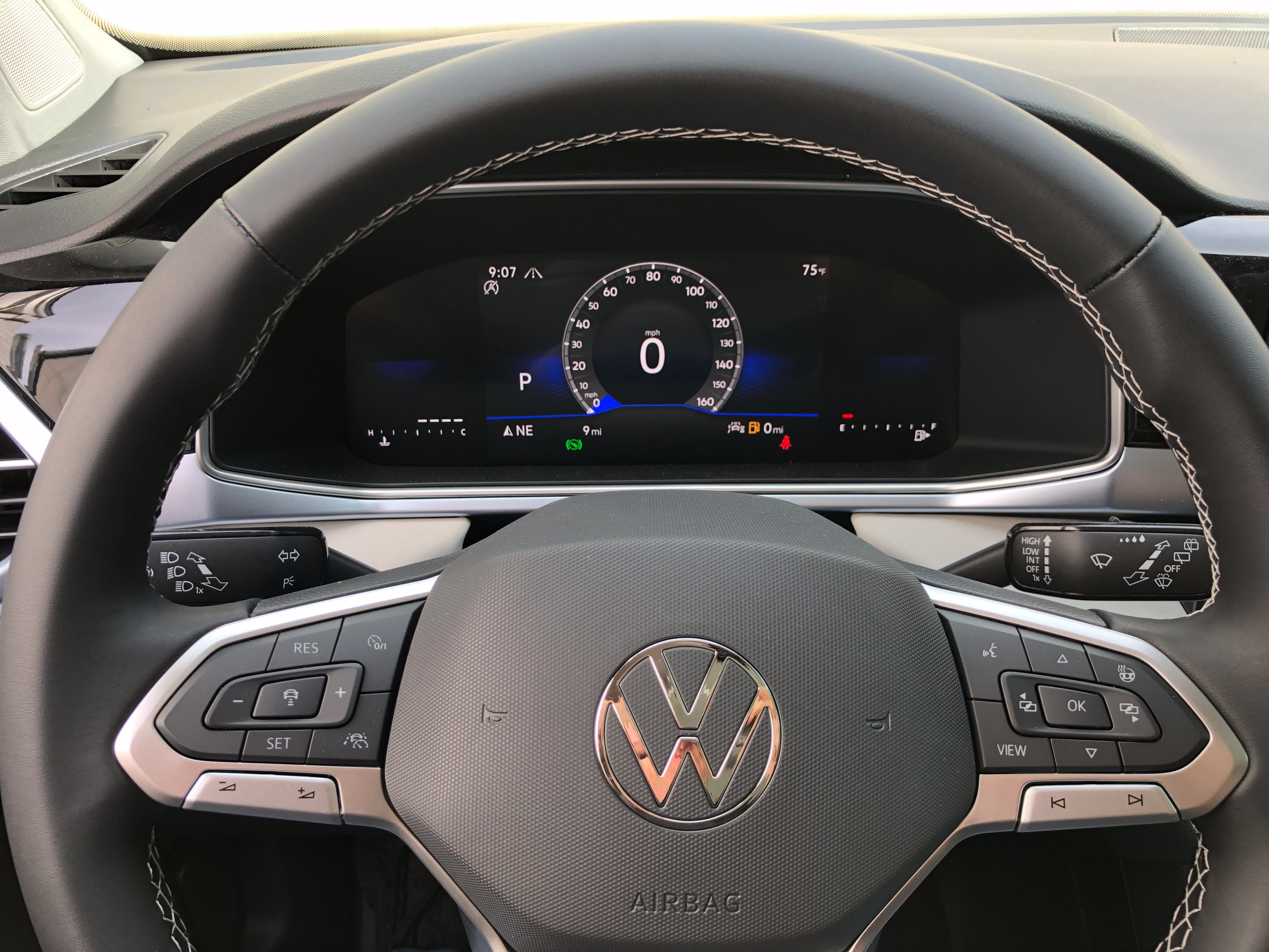 2026 Volkswagen Taos SE w/panoramic sunroof