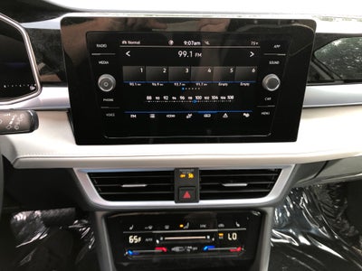 2026 Volkswagen Taos SE w/panoramic sunroof