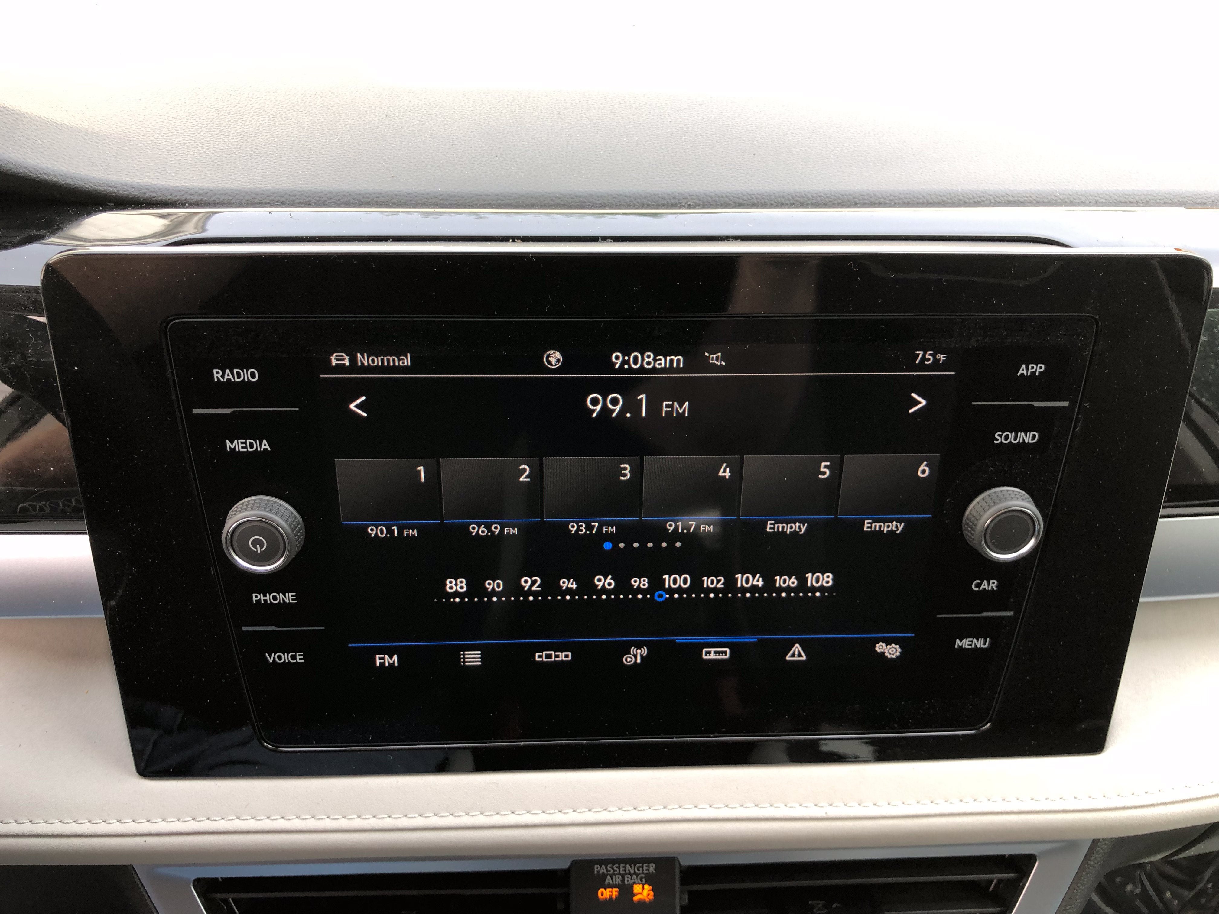 2026 Volkswagen Taos SE w/panoramic sunroof
