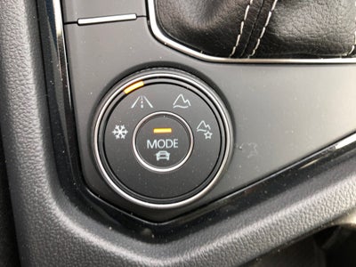 2026 Volkswagen Taos SE w/panoramic sunroof