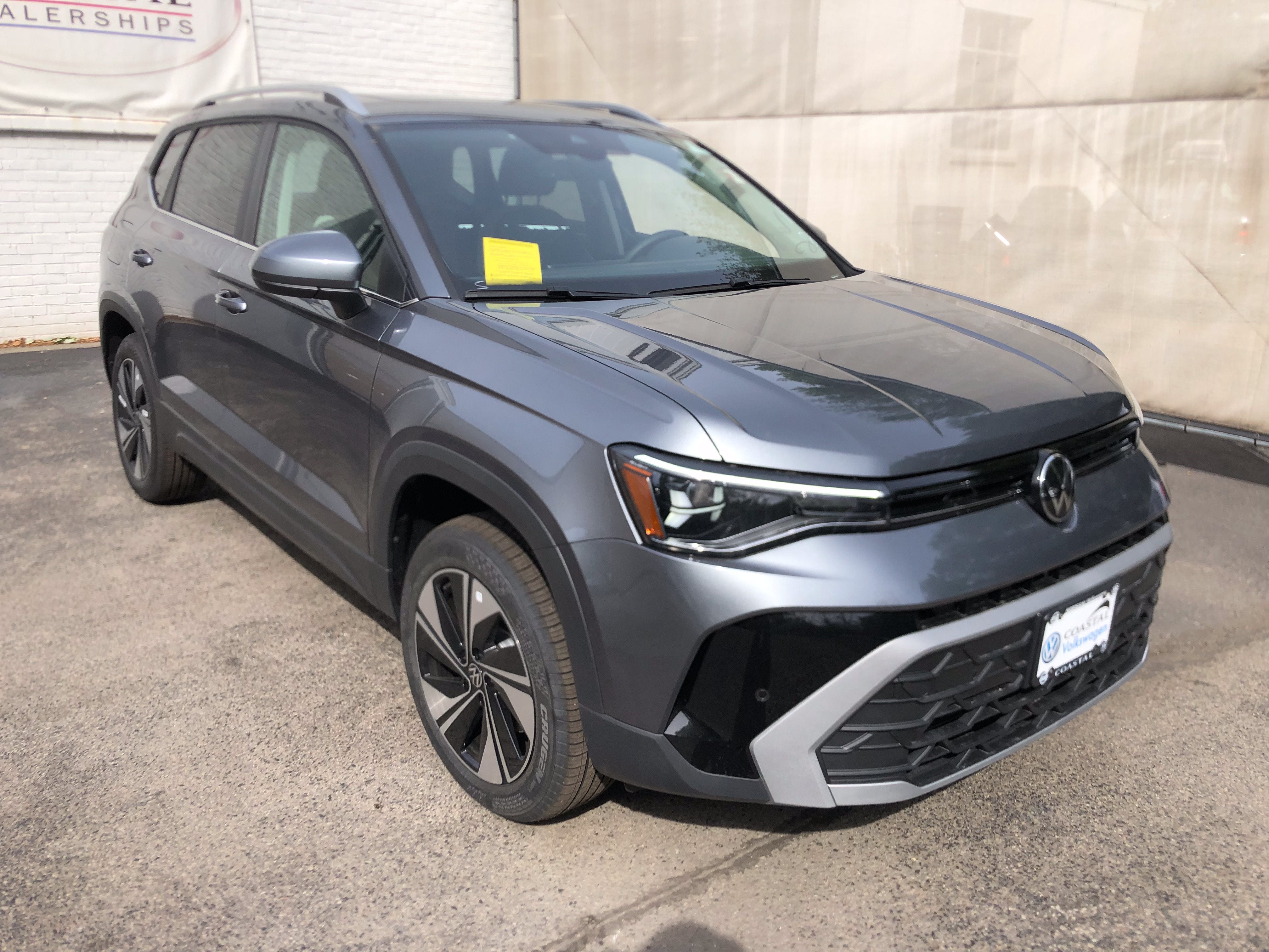 2026 Volkswagen Taos SE w/panoramic sunroof