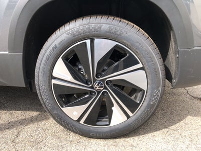 2026 Volkswagen Taos SE w/panoramic sunroof