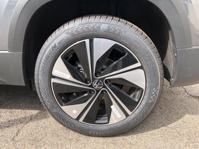 2026 Volkswagen Taos SE w/panoramic sunroof