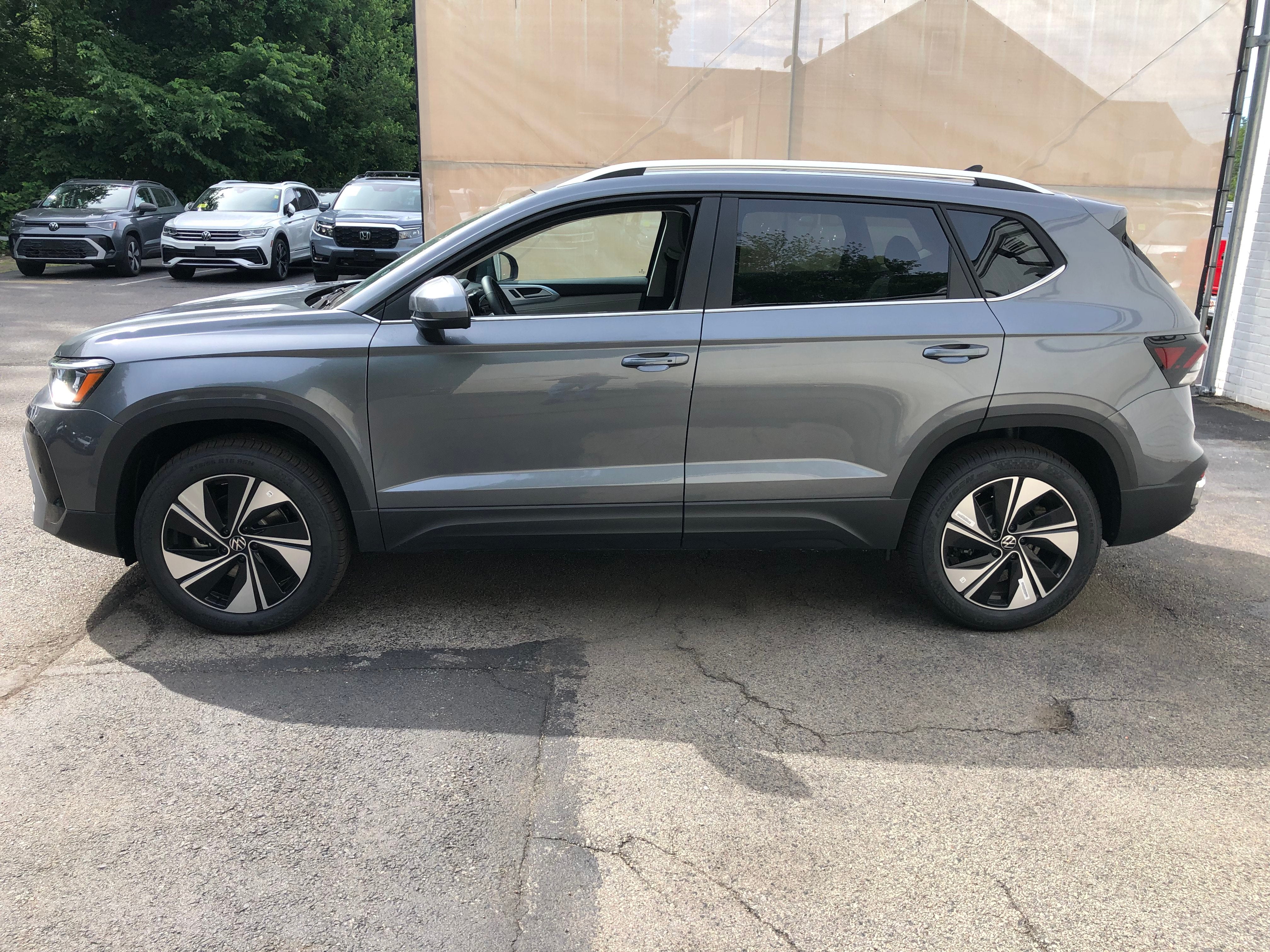 2026 Volkswagen Taos SE w/panoramic sunroof