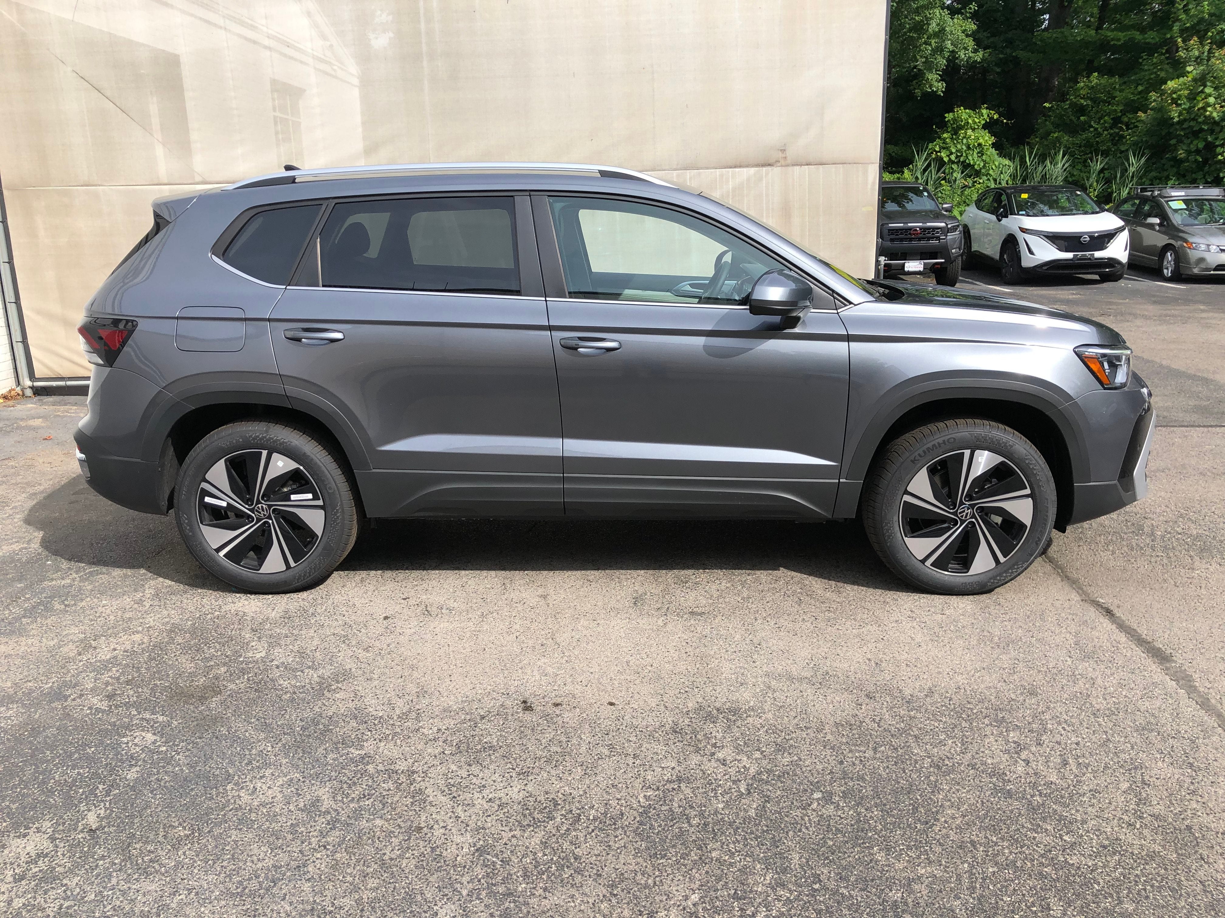 2026 Volkswagen Taos SE w/panoramic sunroof