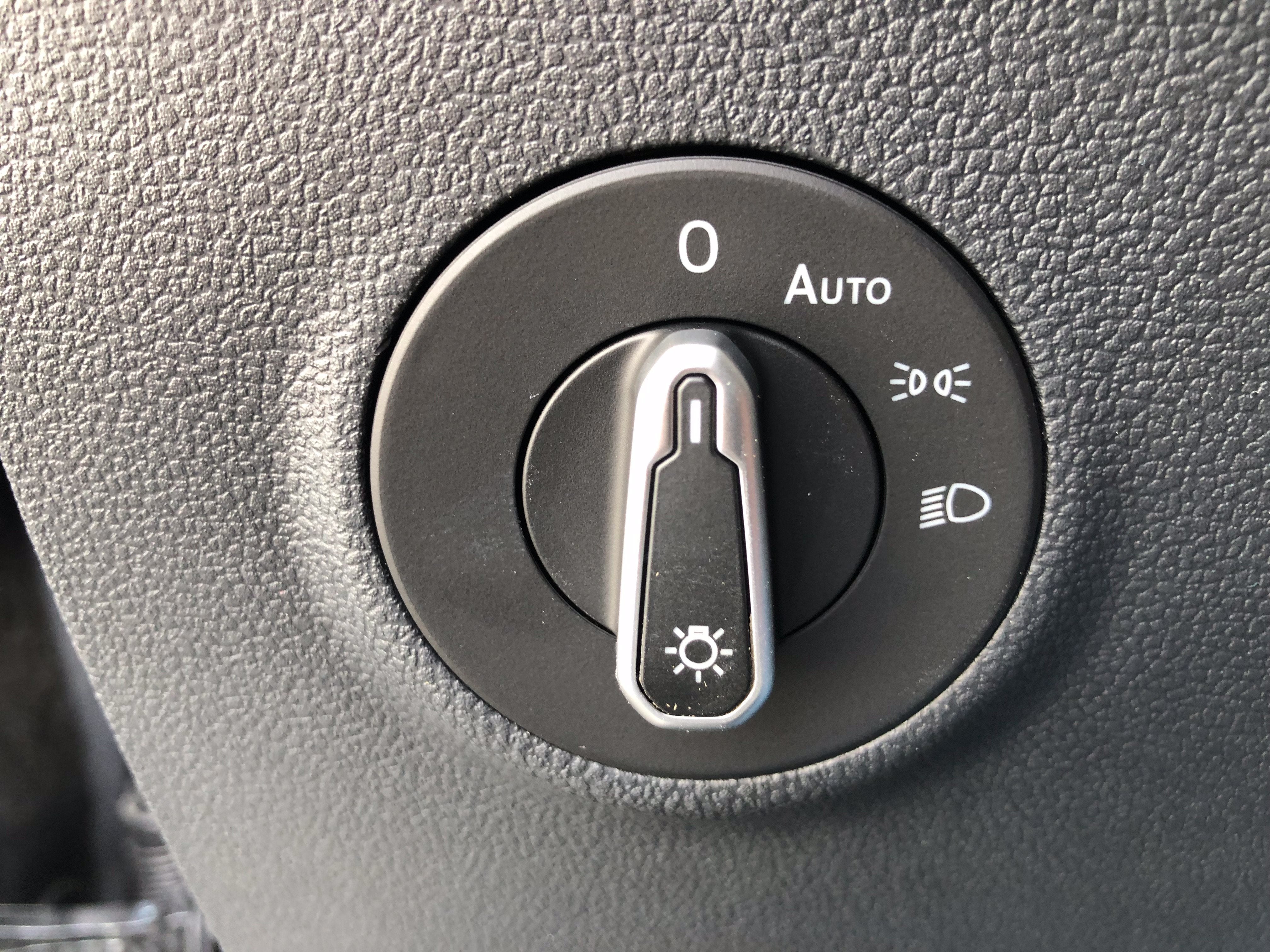 2026 Volkswagen Taos SE w/panoramic sunroof