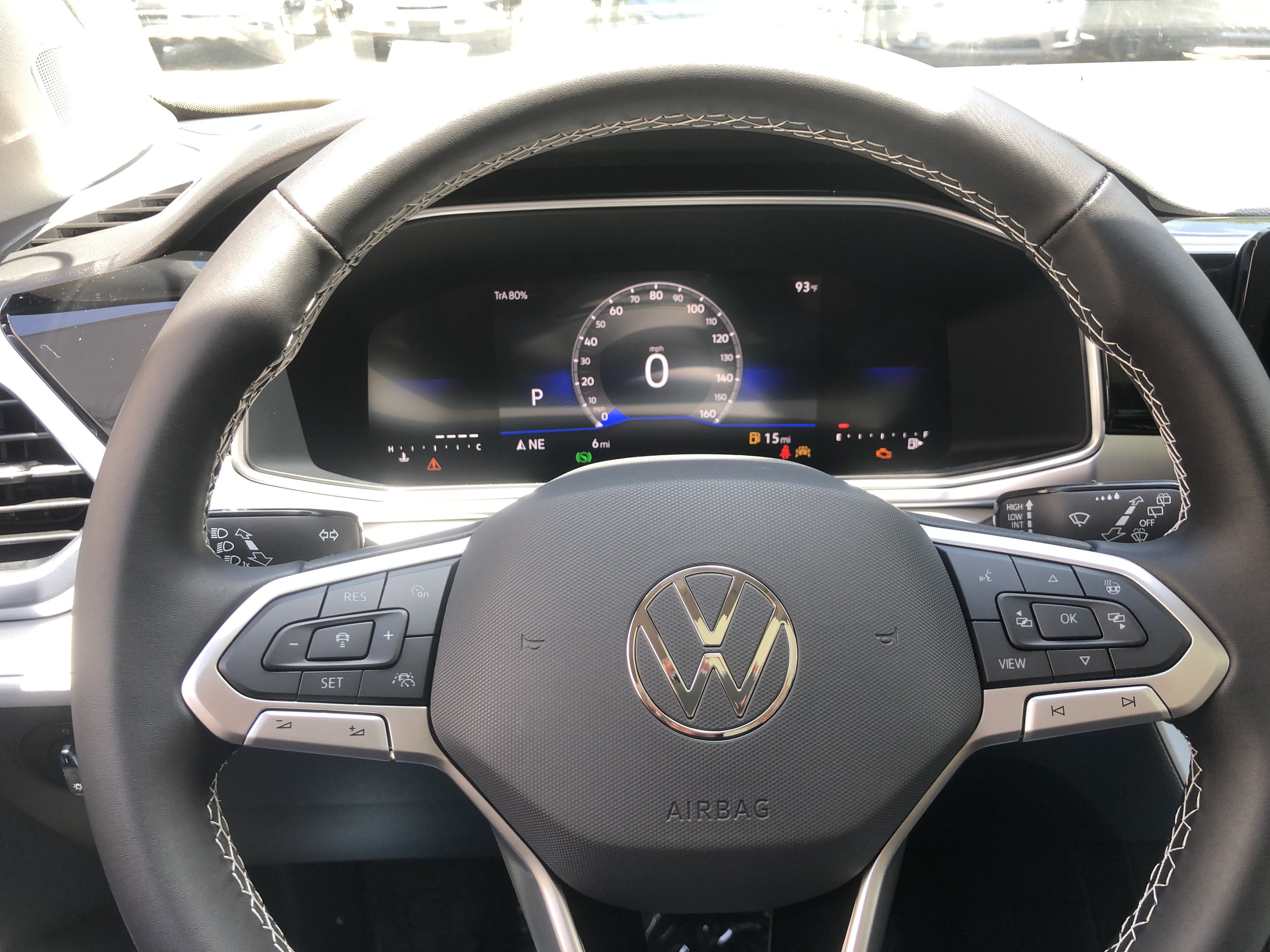 2026 Volkswagen Taos SE w/panoramic sunroof