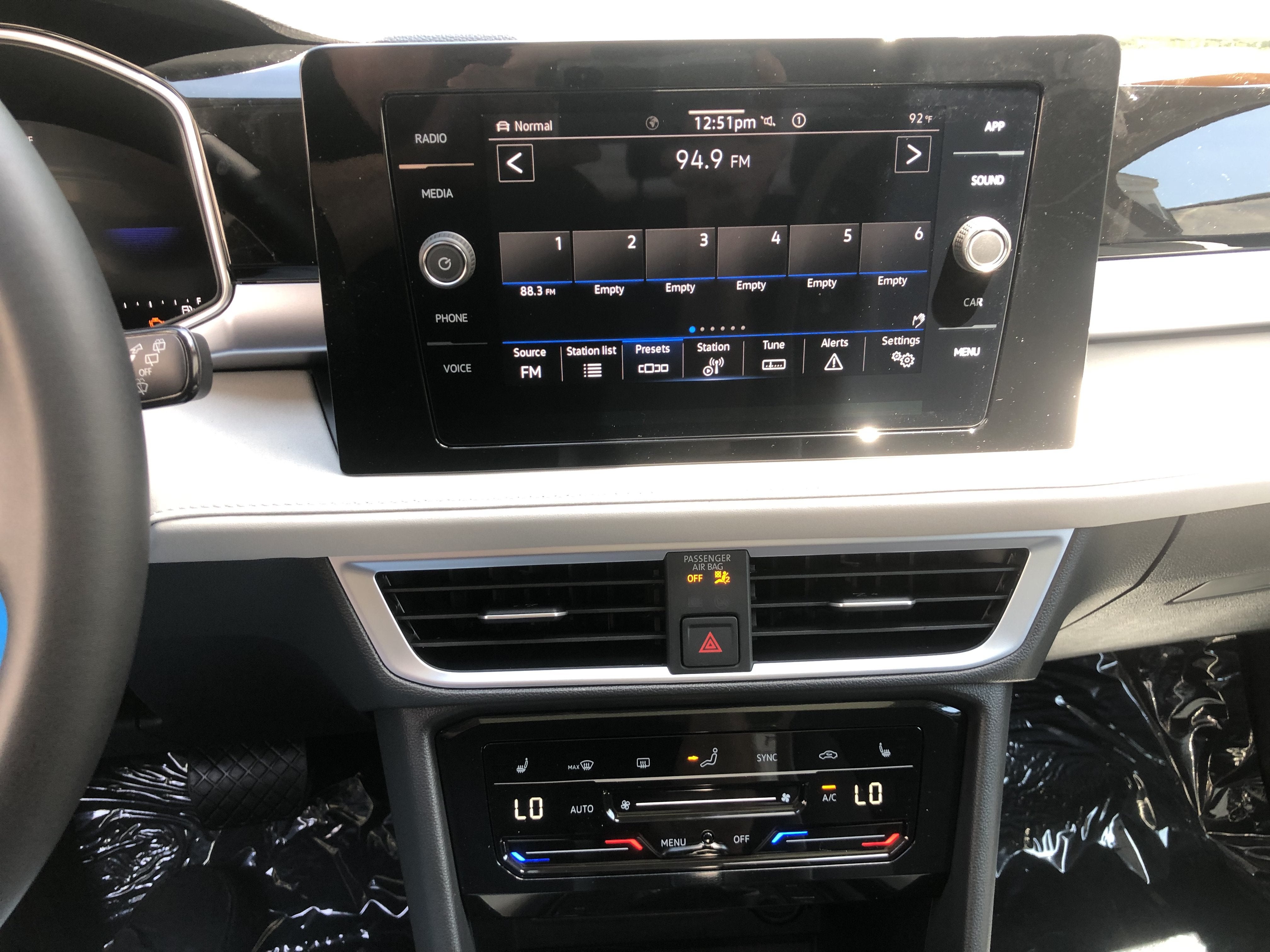 2026 Volkswagen Taos SE w/panoramic sunroof