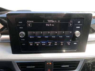 2026 Volkswagen Taos SE w/panoramic sunroof