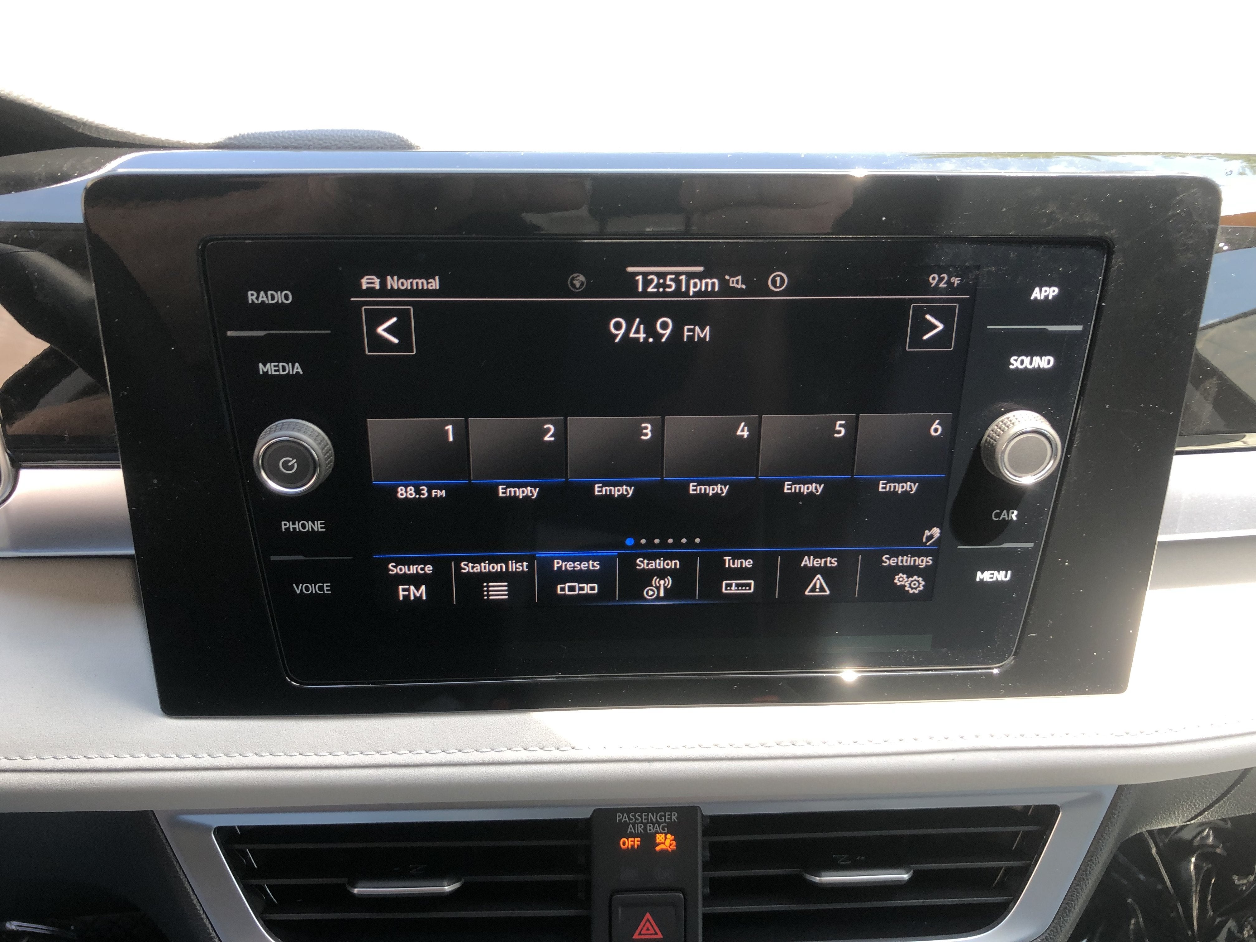 2026 Volkswagen Taos SE w/panoramic sunroof