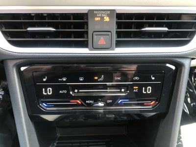 2026 Volkswagen Taos SE w/panoramic sunroof