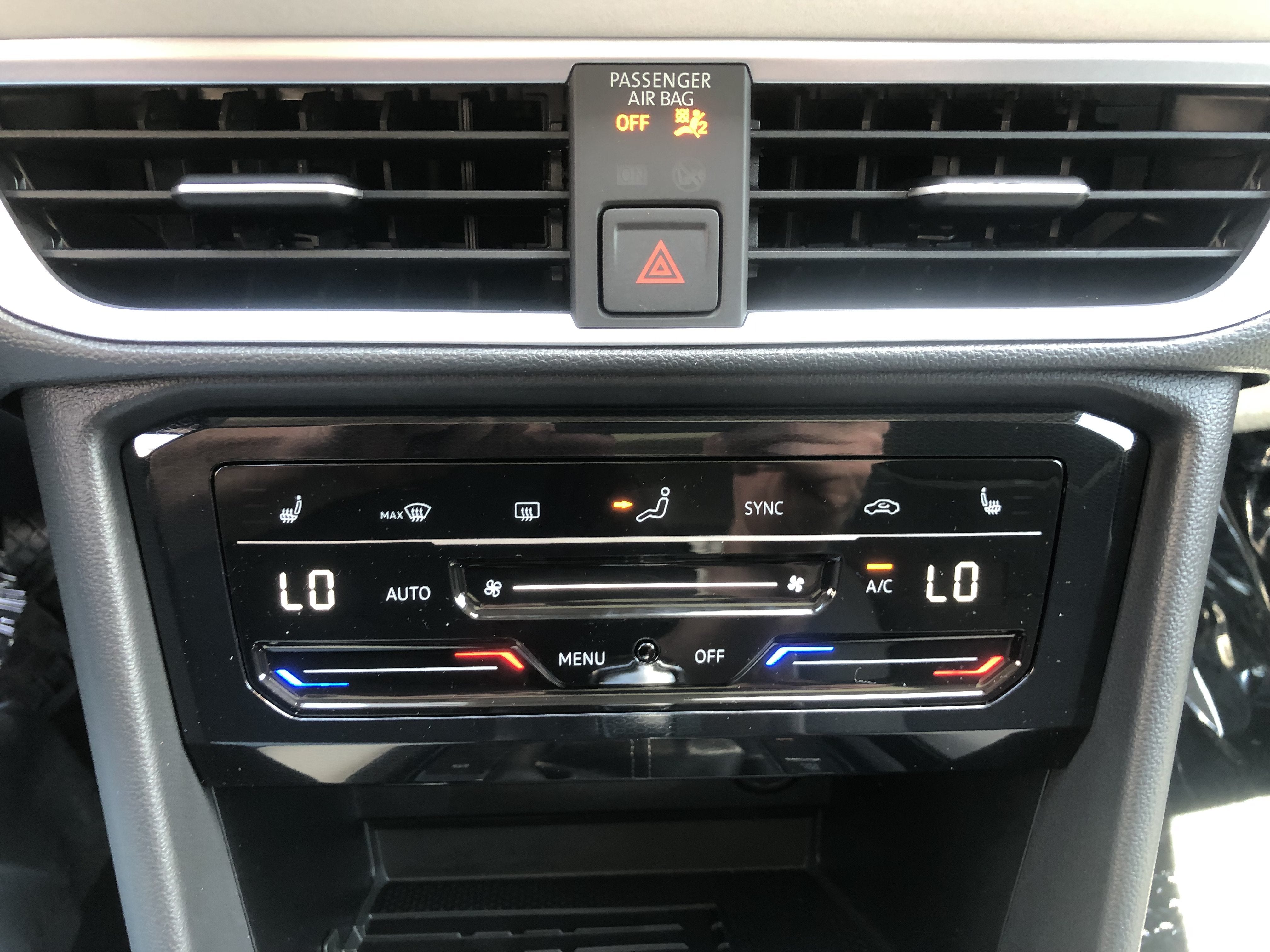2026 Volkswagen Taos SE w/panoramic sunroof