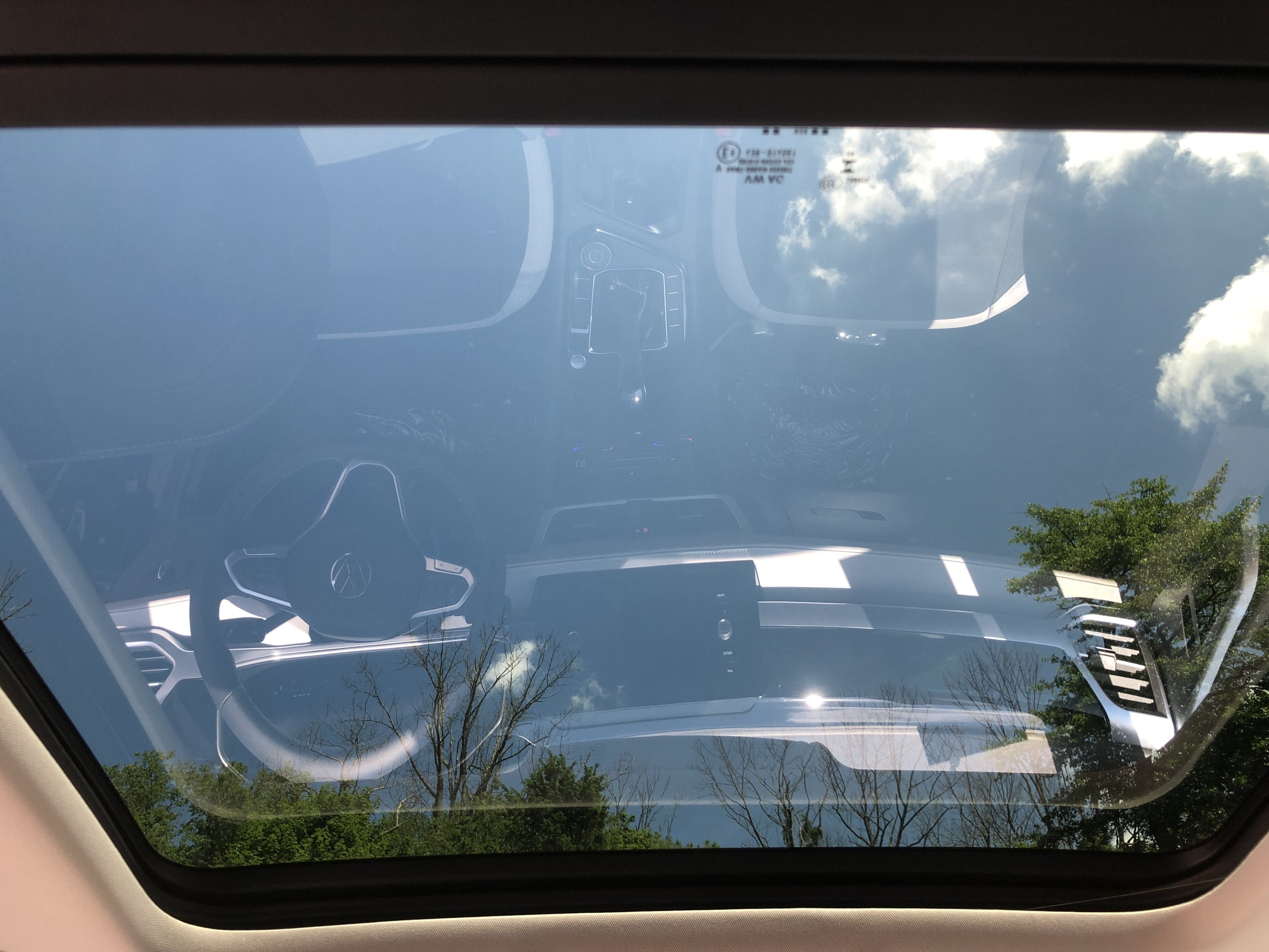 2026 Volkswagen Taos SE w/panoramic sunroof
