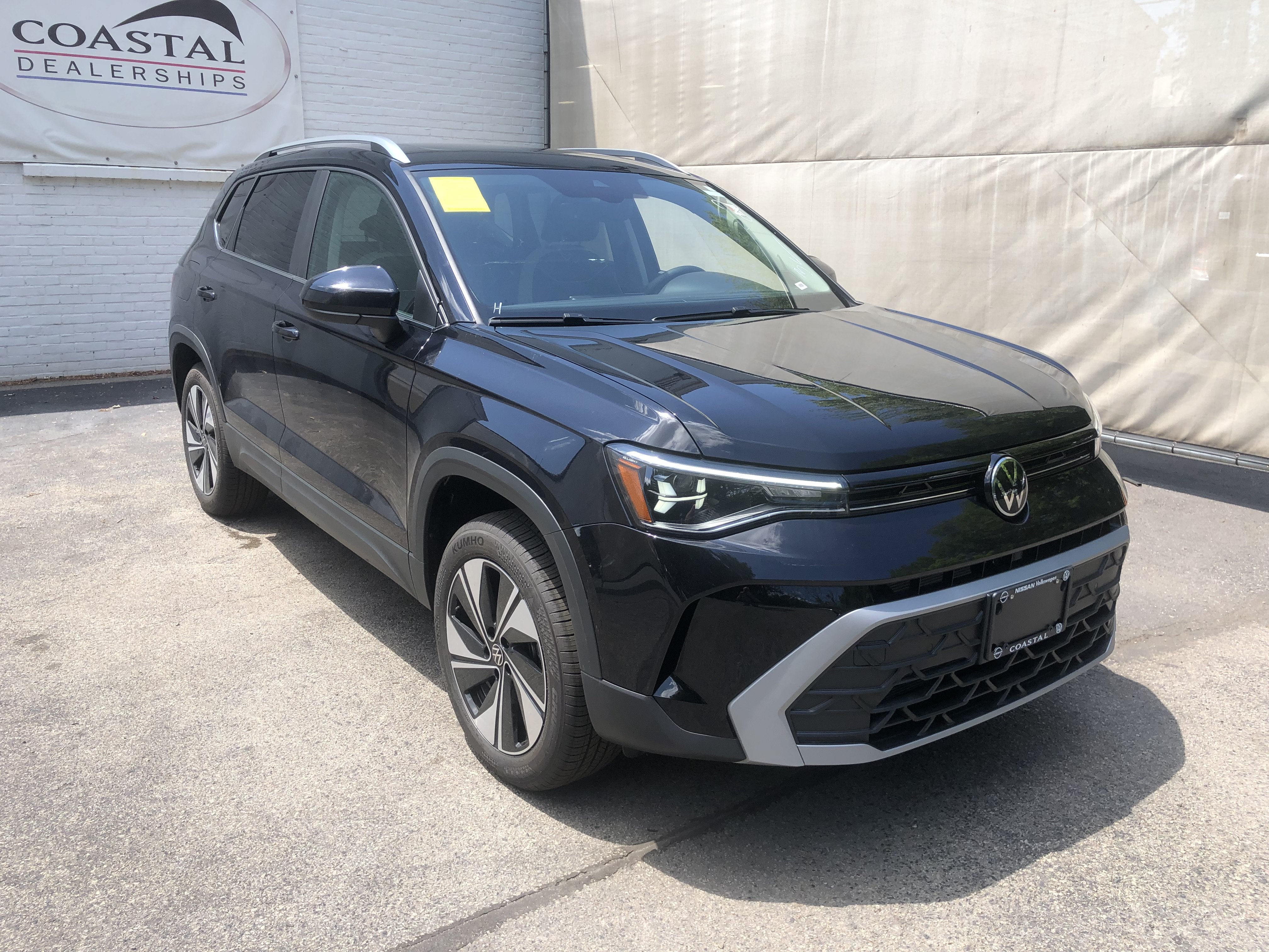2026 Volkswagen Taos SE w/panoramic sunroof