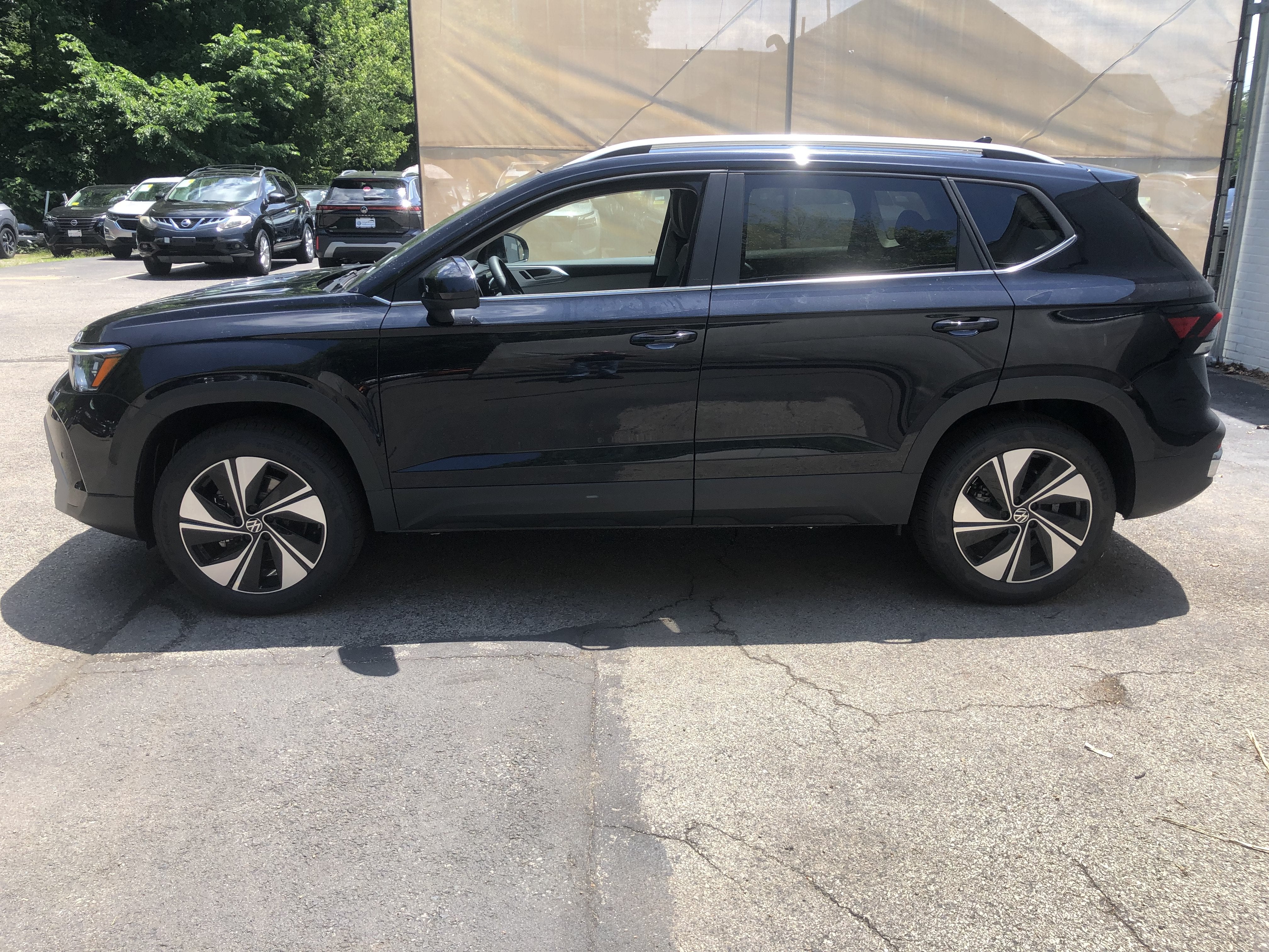 2026 Volkswagen Taos SE w/panoramic sunroof