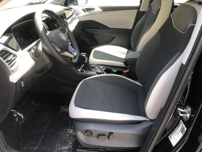 2026 Volkswagen Taos SE w/panoramic sunroof