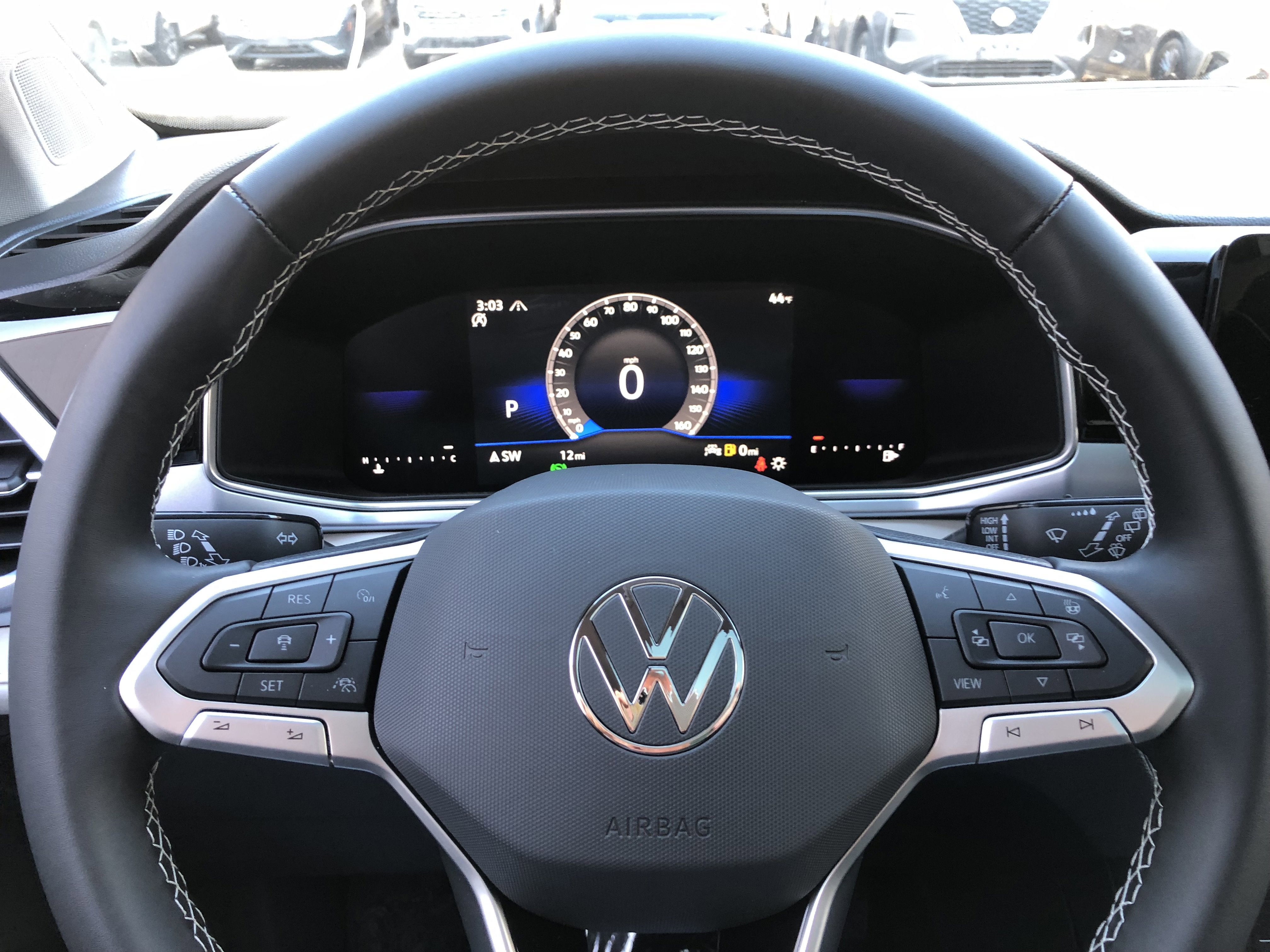 2026 Volkswagen Taos SE w/panoramic sunroof