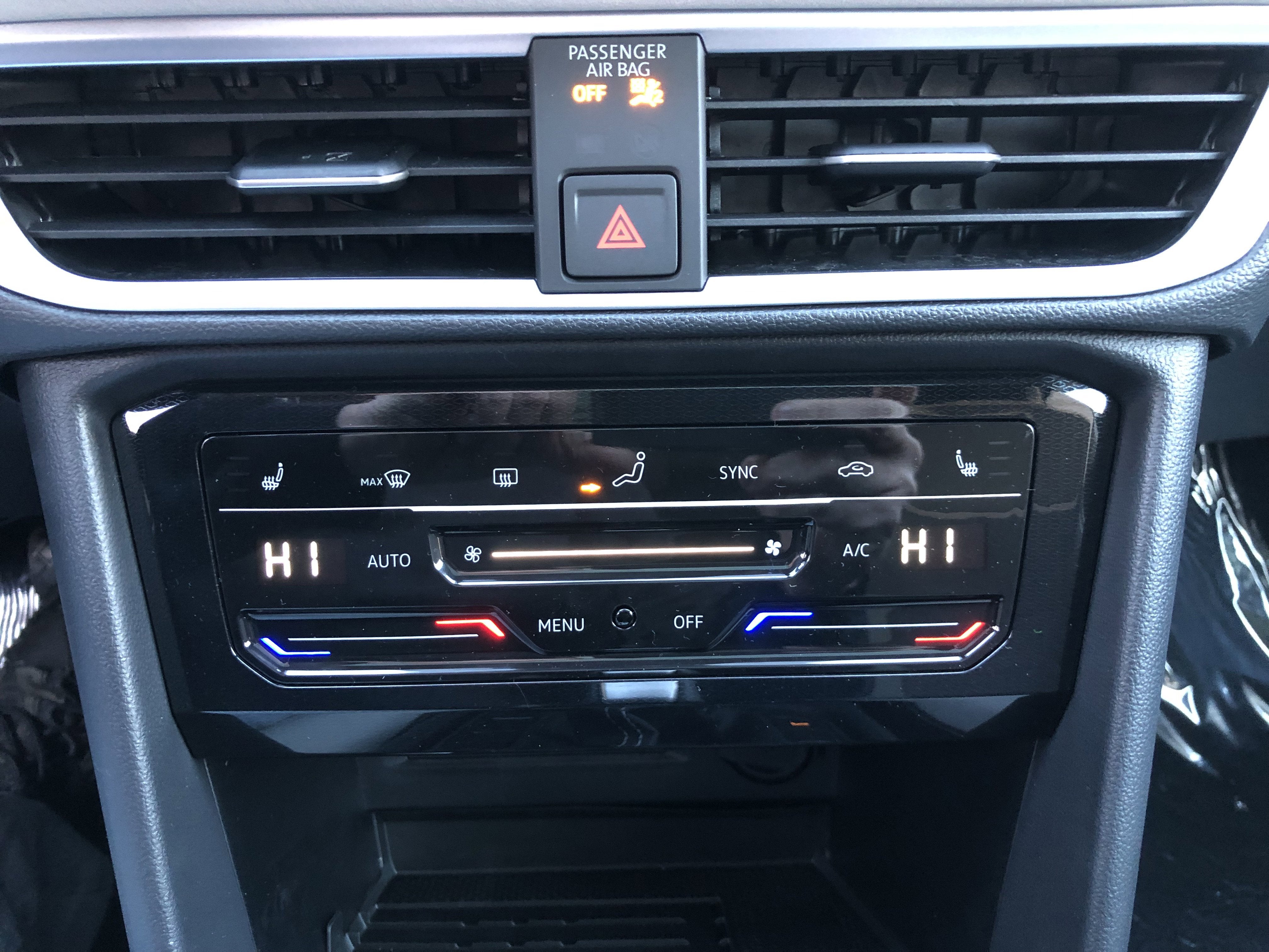 2026 Volkswagen Taos SE w/panoramic sunroof