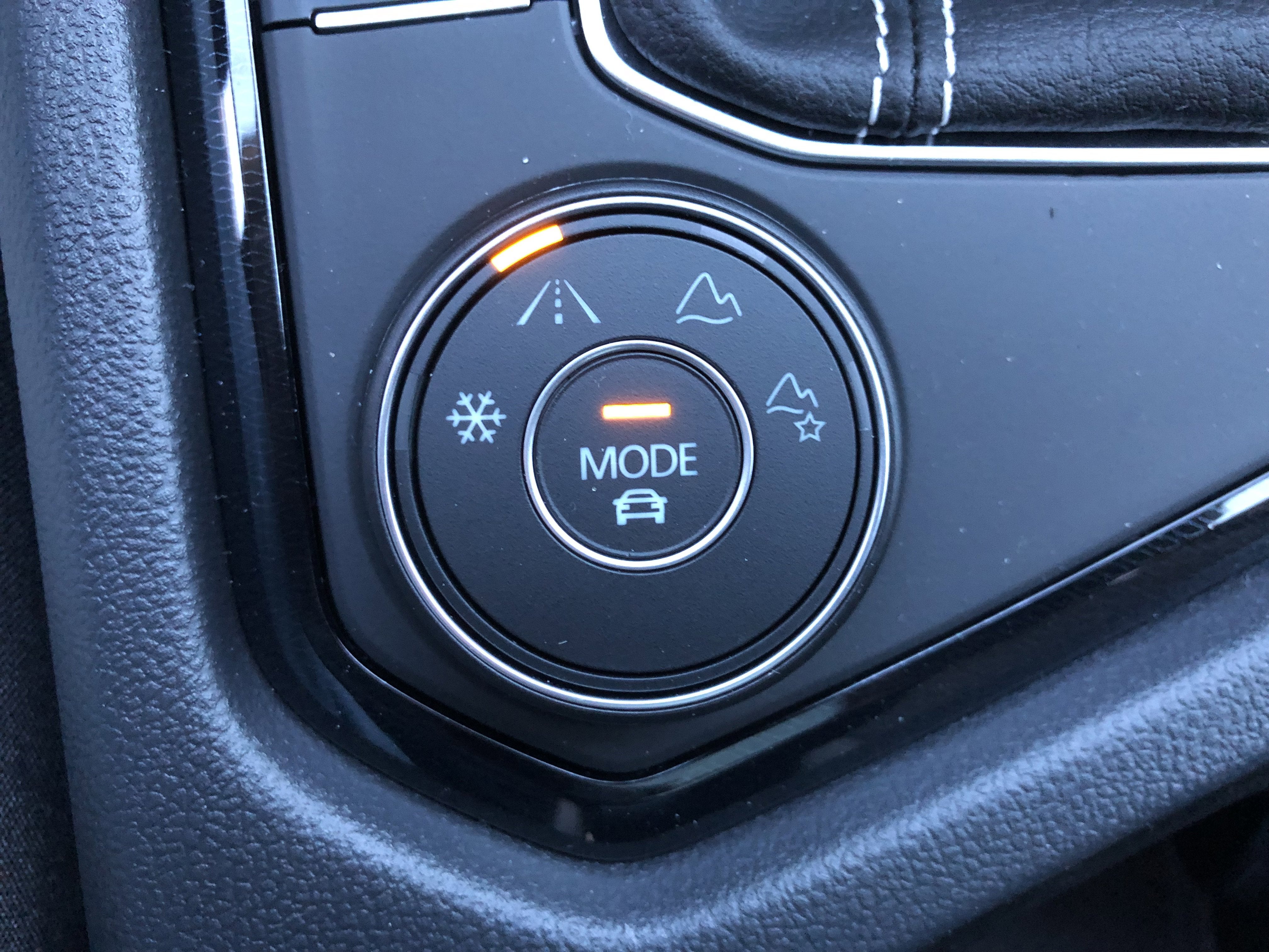 2026 Volkswagen Taos SE w/panoramic sunroof