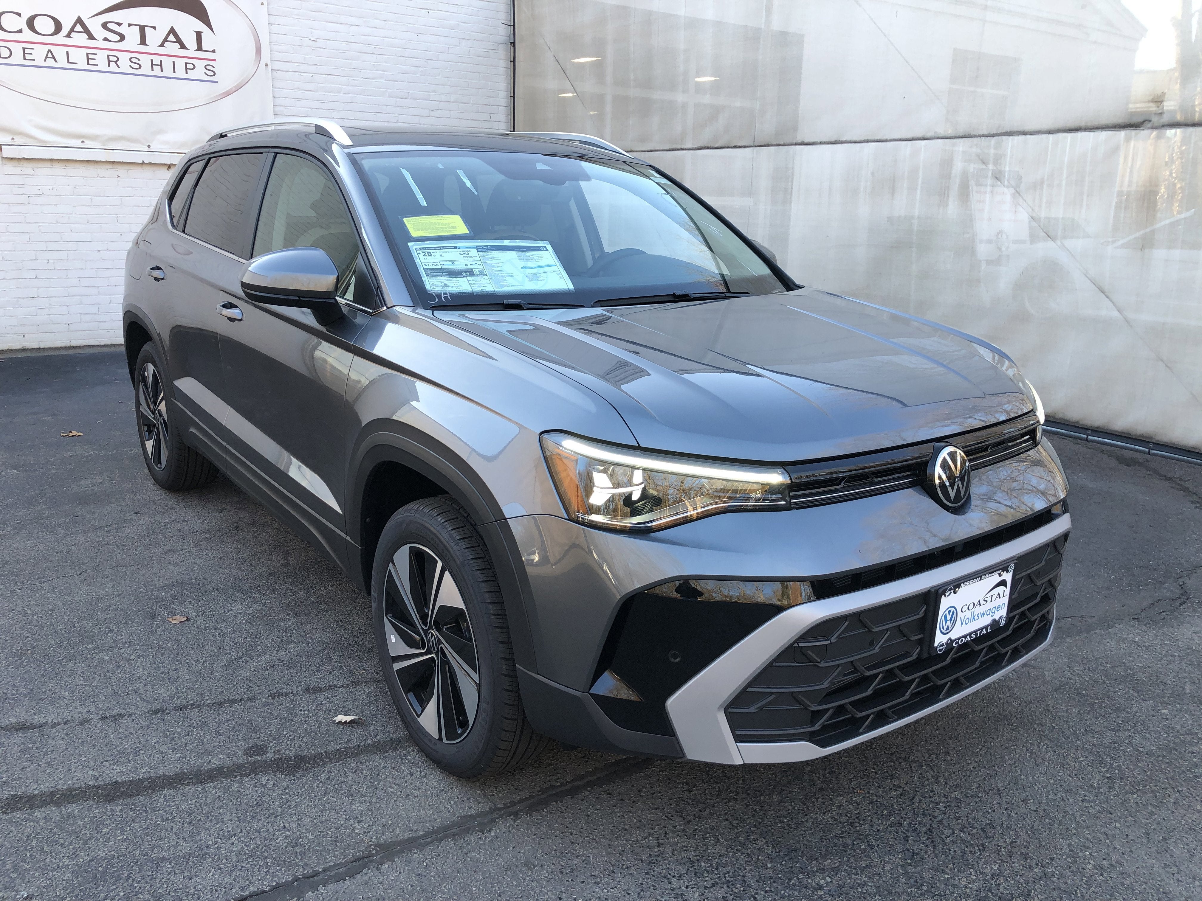 2026 Volkswagen Taos SE w/panoramic sunroof
