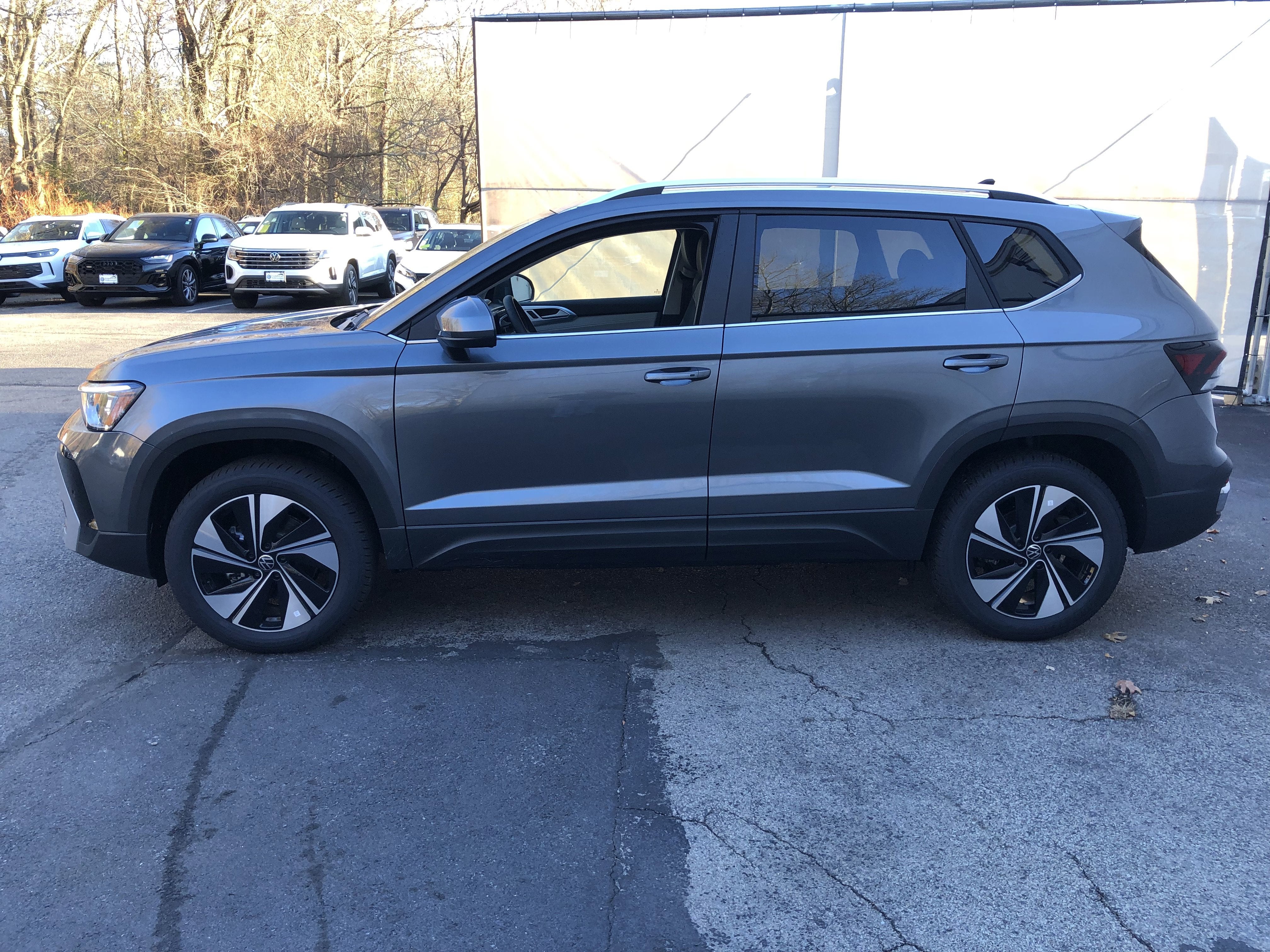 2026 Volkswagen Taos SE w/panoramic sunroof