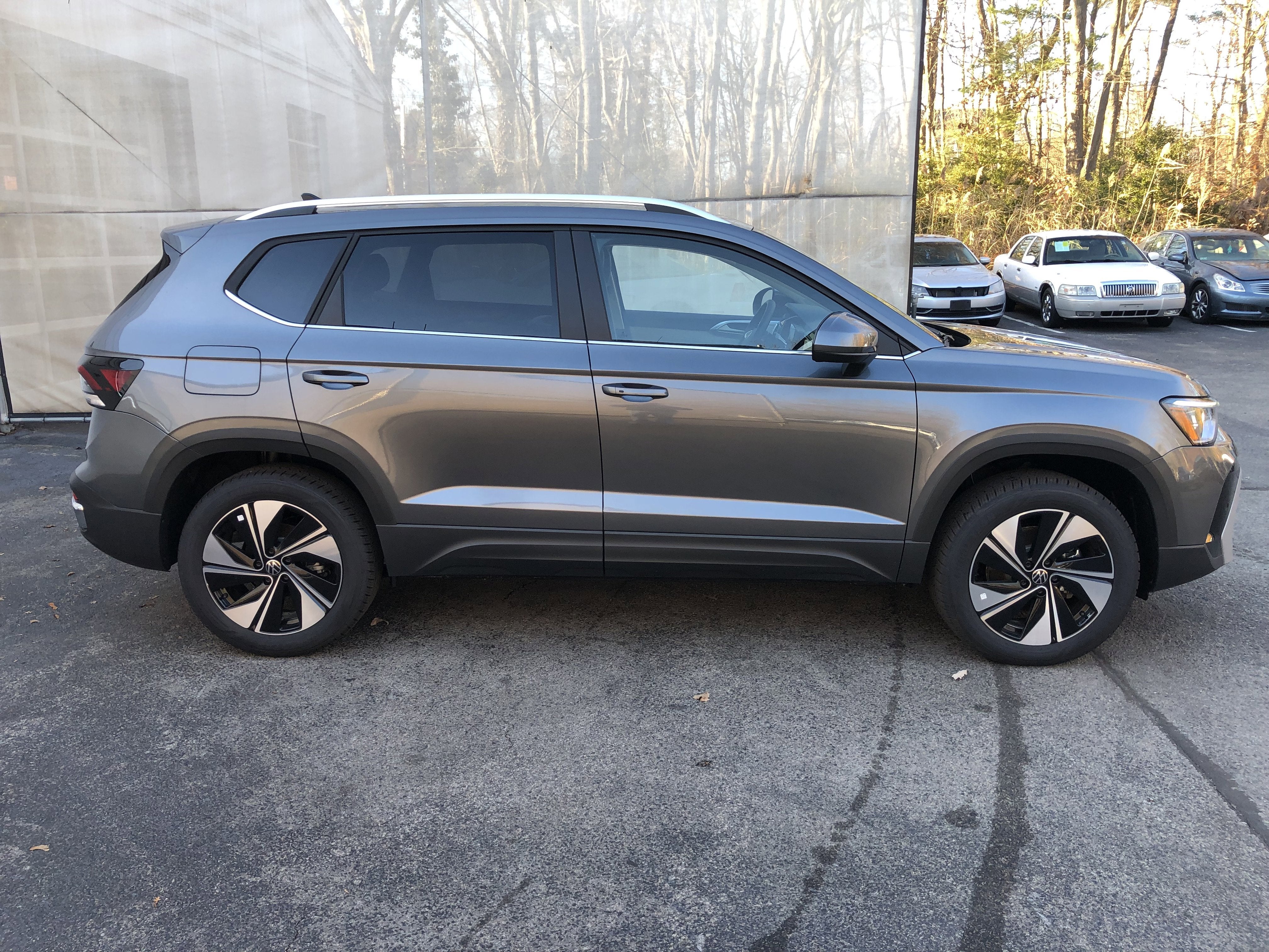 2026 Volkswagen Taos SE w/panoramic sunroof