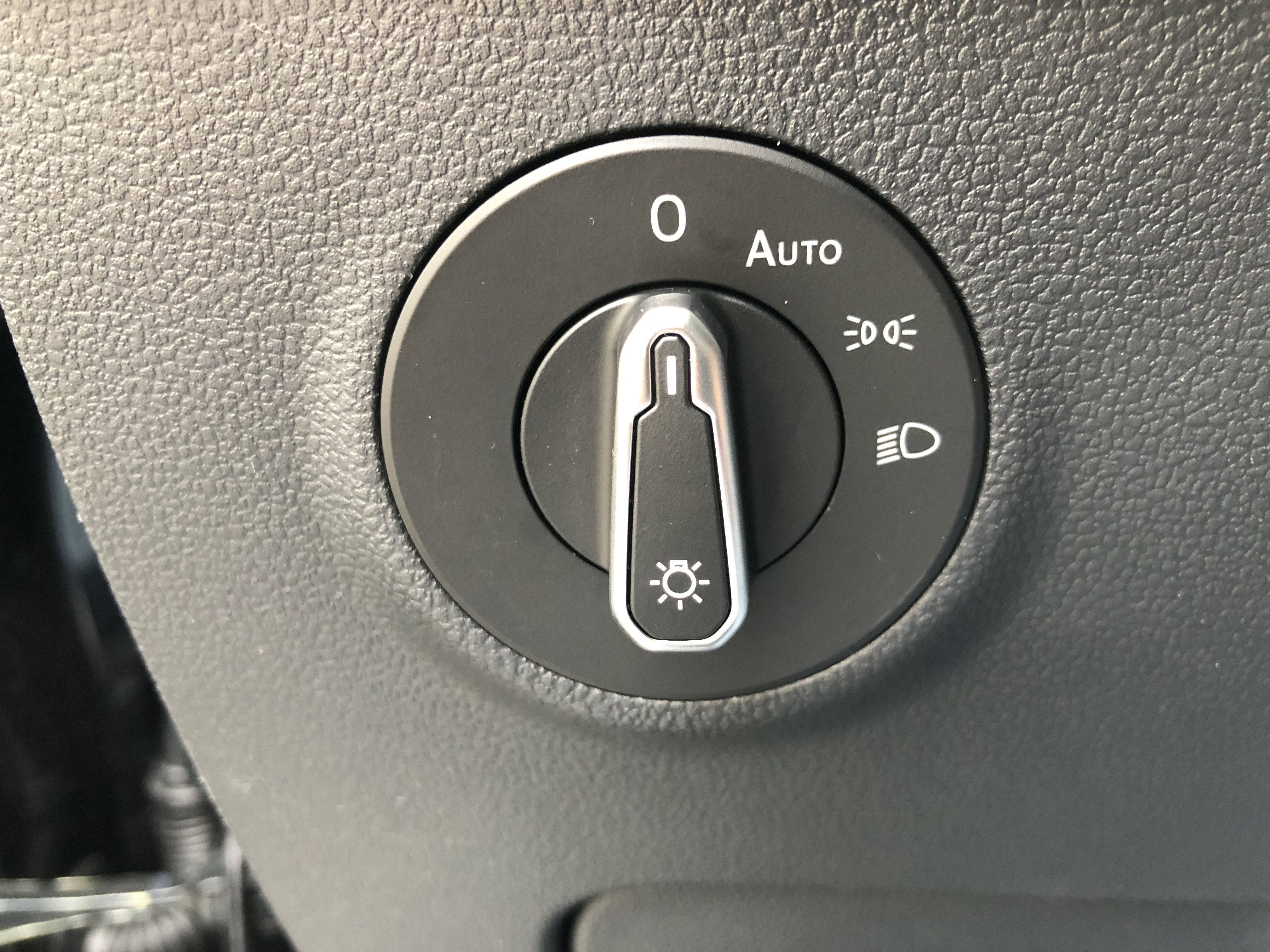 2026 Volkswagen Taos SE w/panoramic sunroof