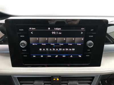 2026 Volkswagen Taos SE w/panoramic sunroof