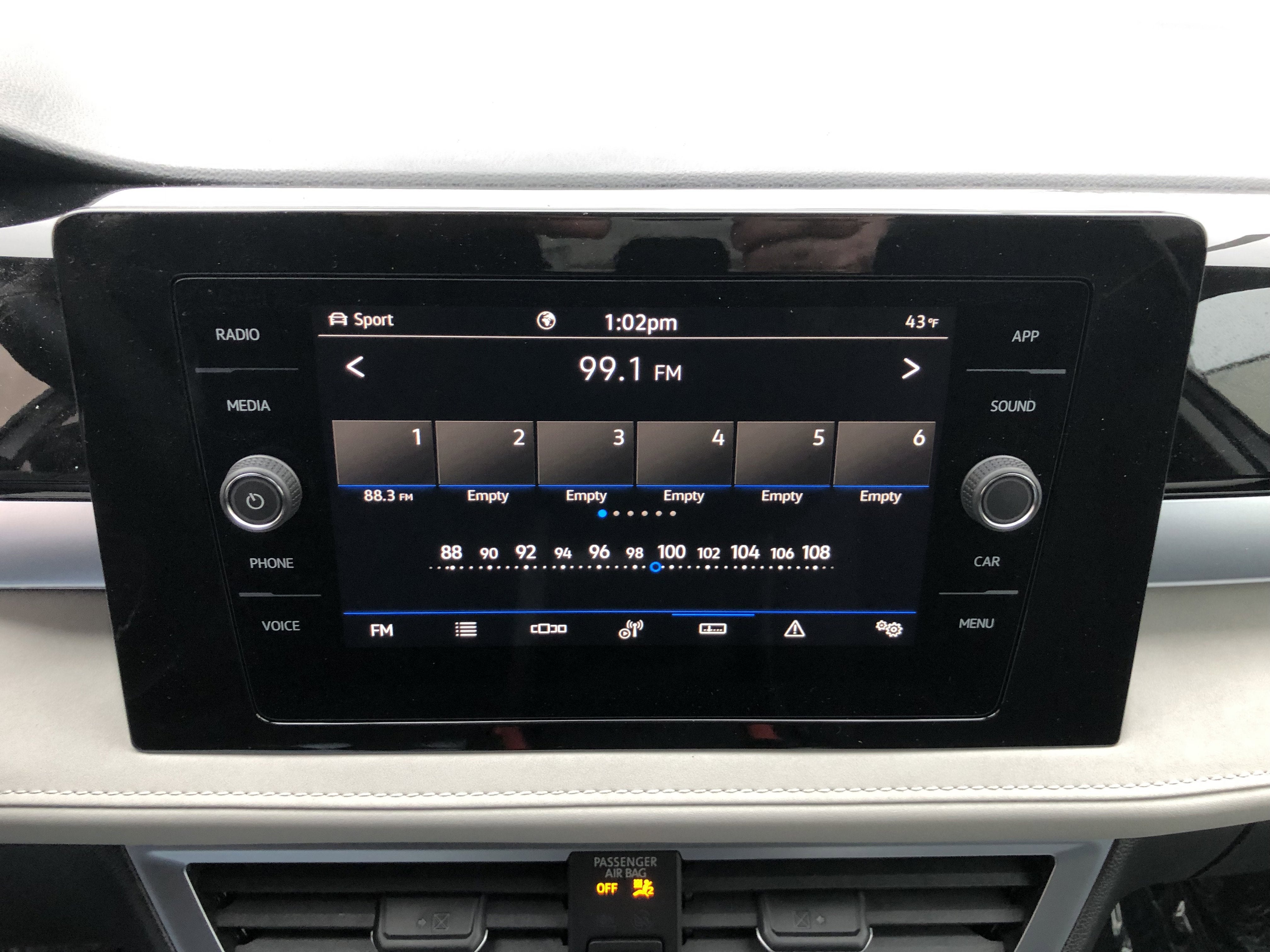 2026 Volkswagen Taos SE w/panoramic sunroof